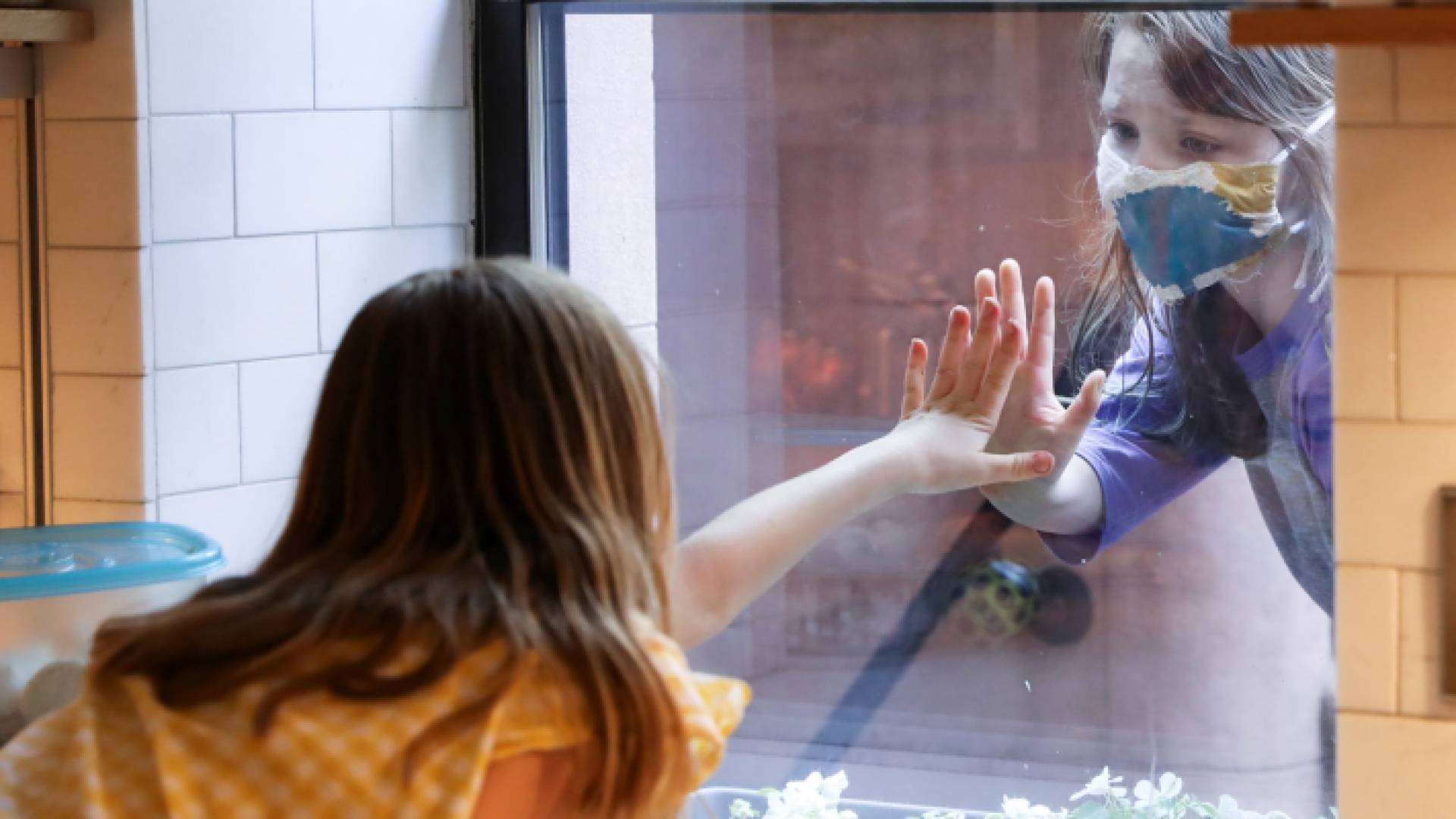 سكان المدينة يخضعون للفحوص بشكل متكرر