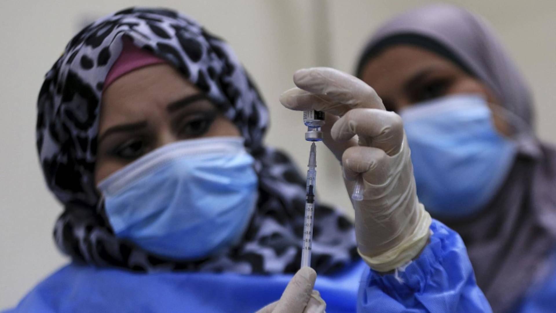 حملة لتطعيم اللاجئين السوريين في مخيم مريجب الفهود