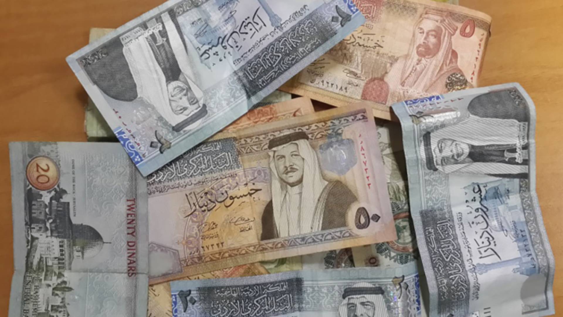 دنانير أردنية