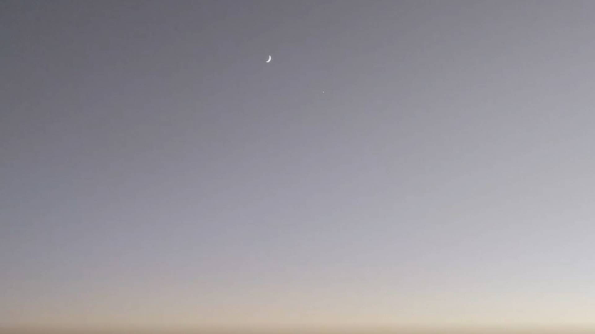 الهلال يقترن بكوكب الزهرة بعد غروب الاثنين في الأردن