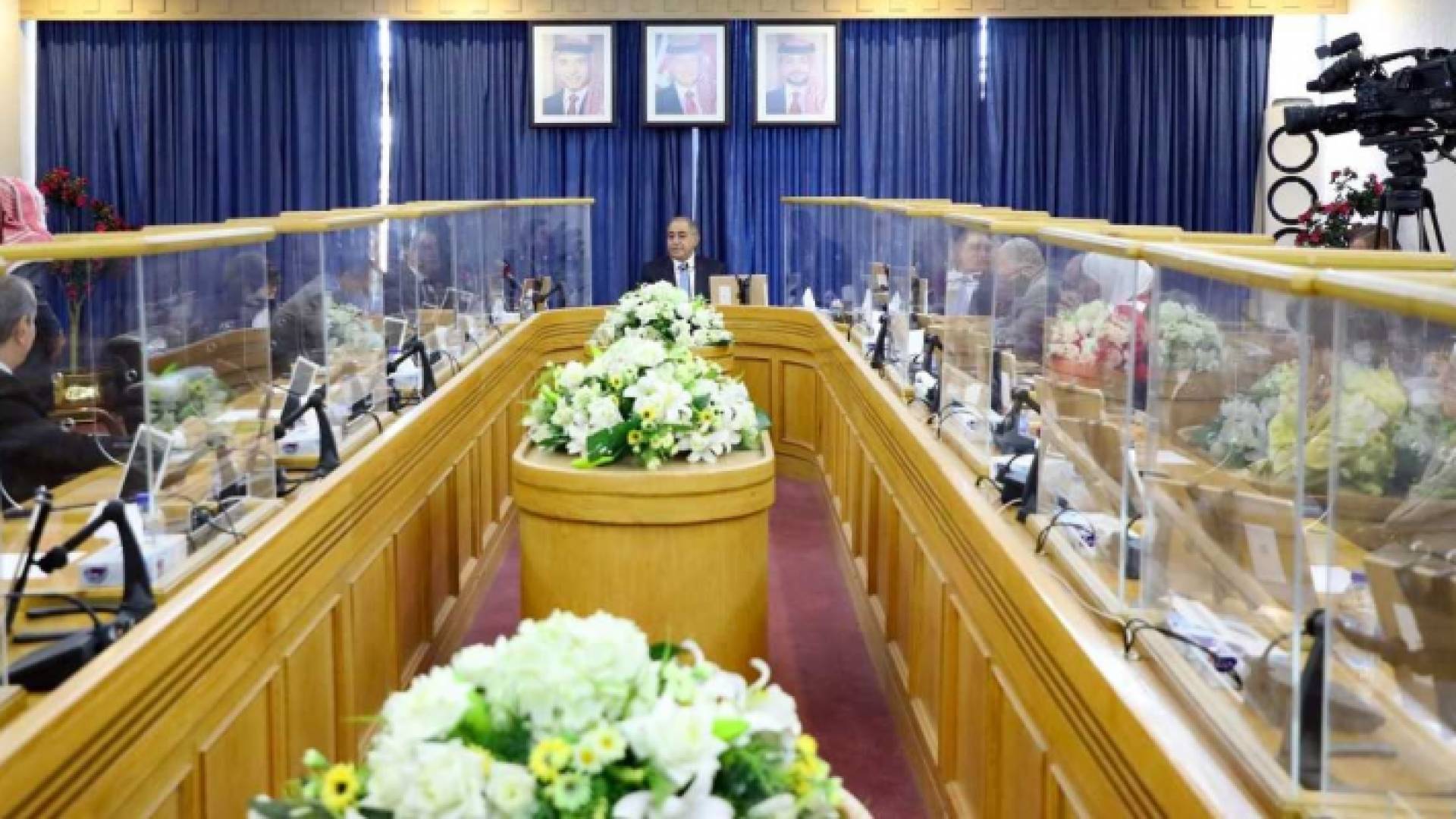 جانب من جلسة لجنة الصحة في مجلس الاعيان