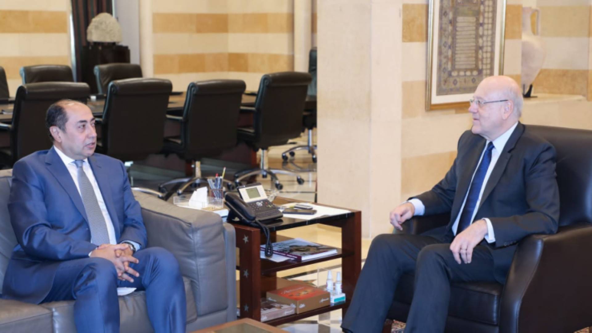 جانب من لقاء ميقاتي بالأمين العام المساعد لجامعة الدول العربية حسام زكي