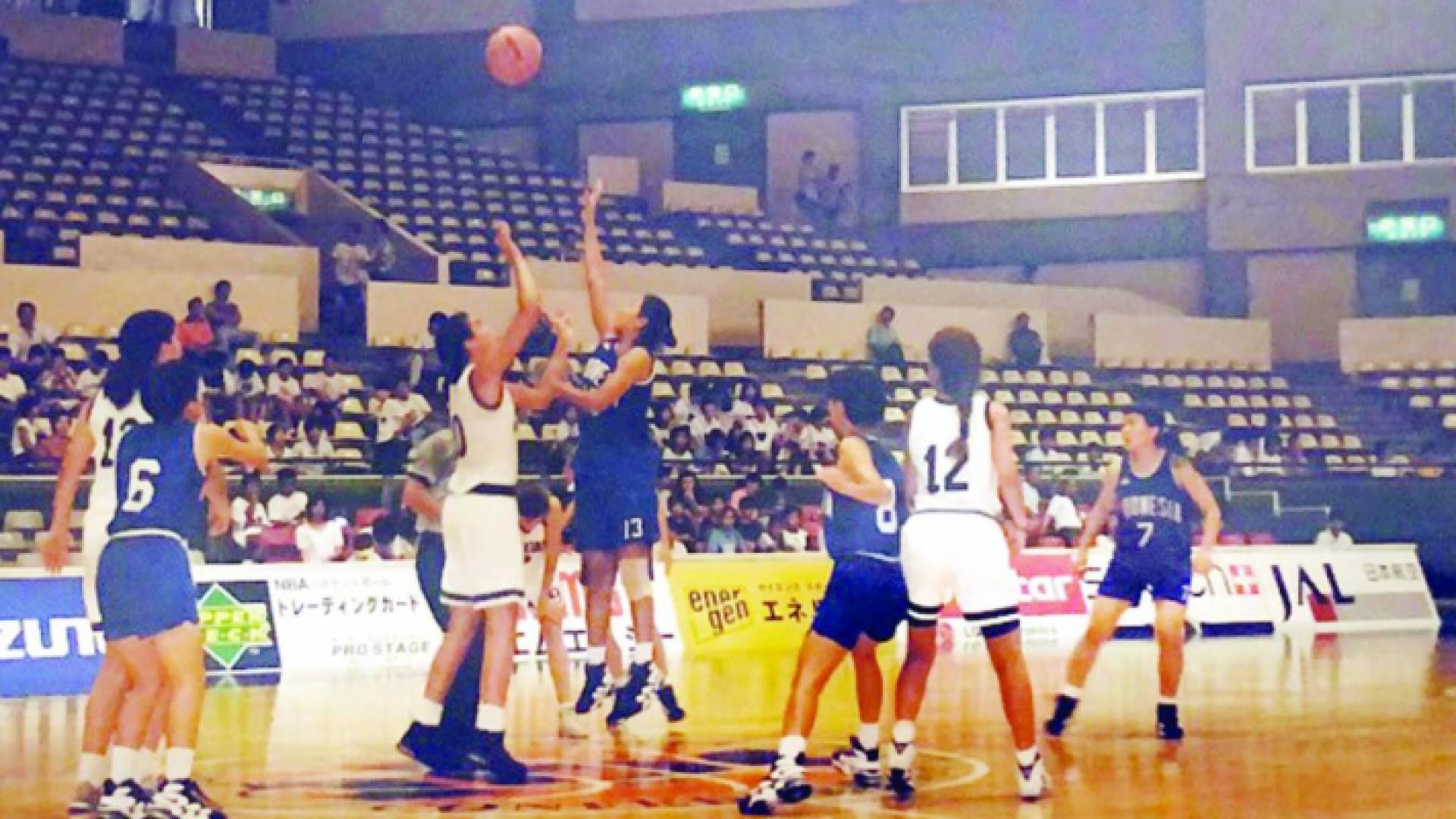 "سيدات السلة" بالزي الأبيض امام اندونيسيا عام 1995