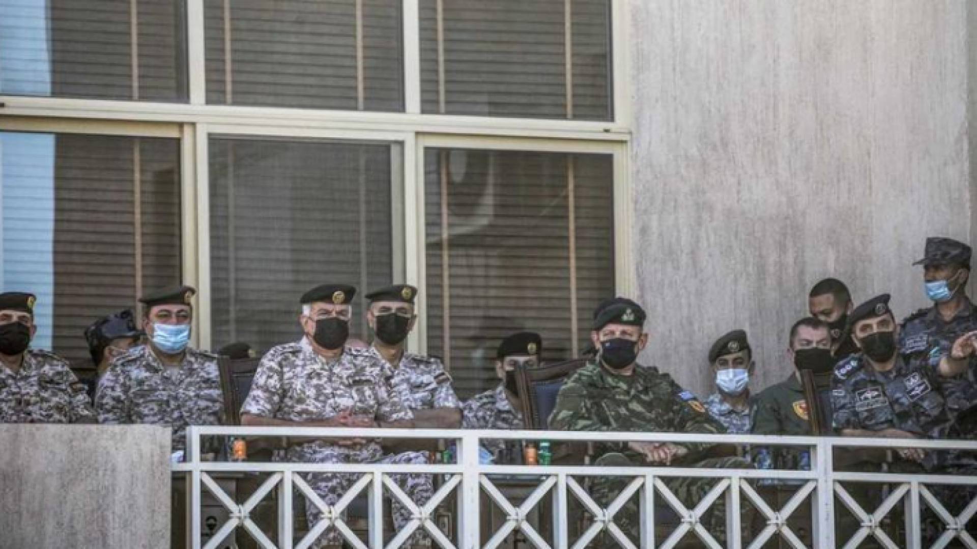 رئيس هيئة الأركان يتابع تمرينا بحريا تعبويا