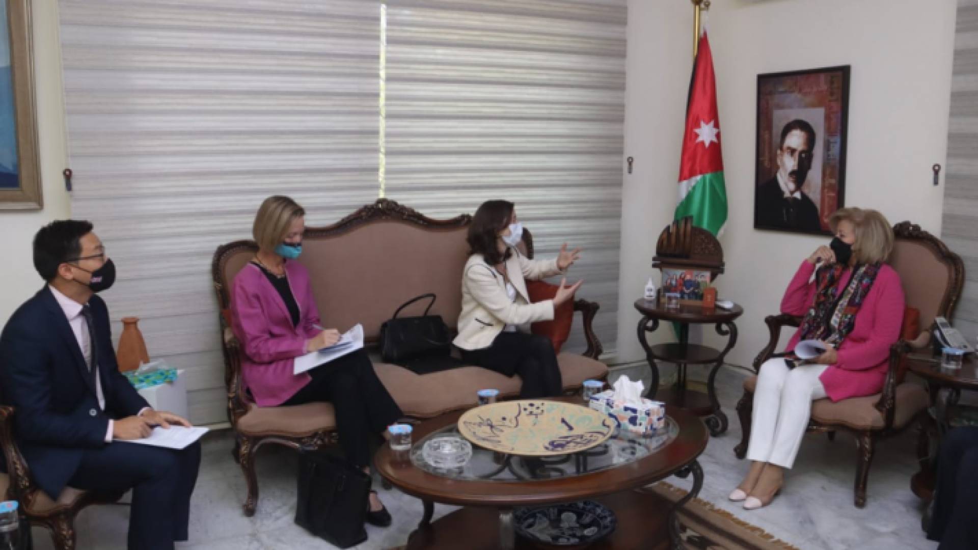 وزيرة الثقافة تبحث مع السفيرة البريطانية سبل تطوير العلاقات الثنائية