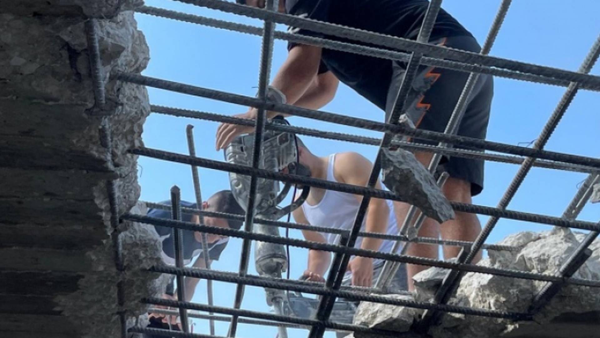 عائلتان تهدم منازلها بيدها في القدس.. و10 عائلات تقترب من ساعة الصفر