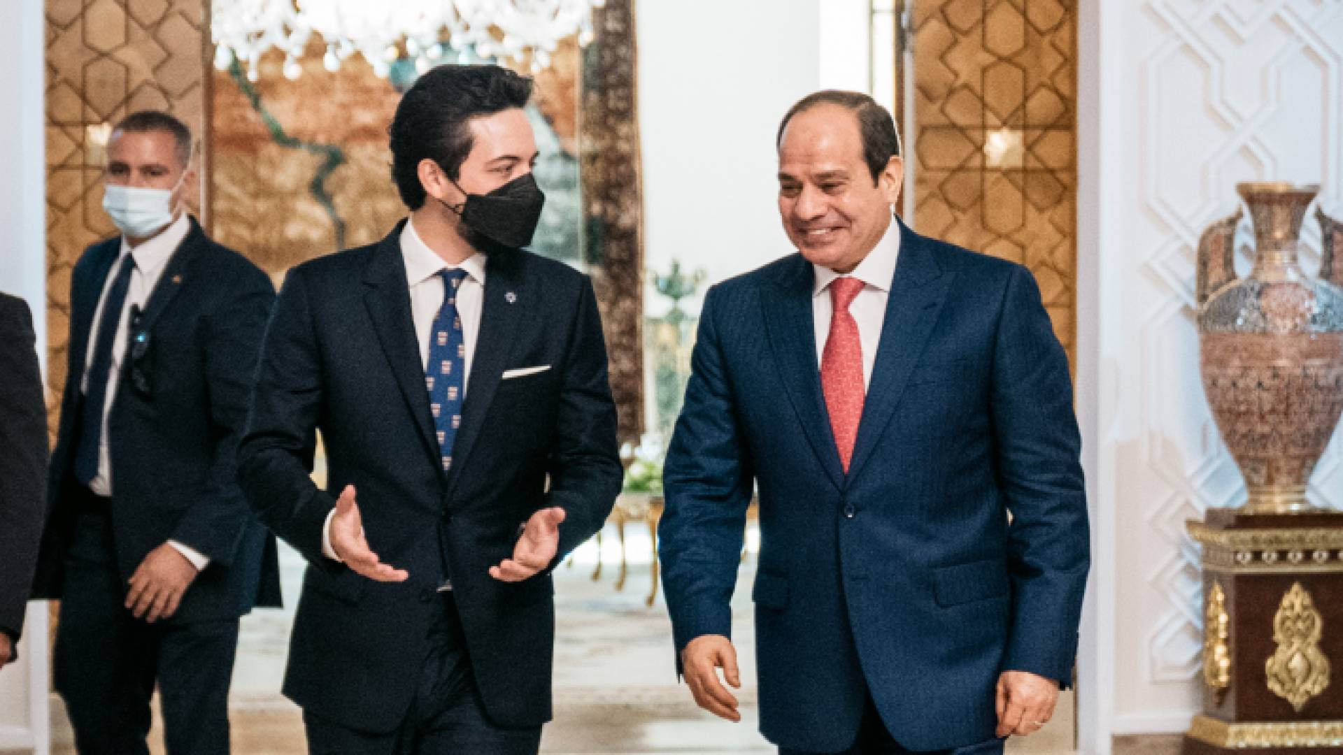 ولي العهد الأمير الحسين بن عبدالله مع الرئيس المصري - الديوان الملكي