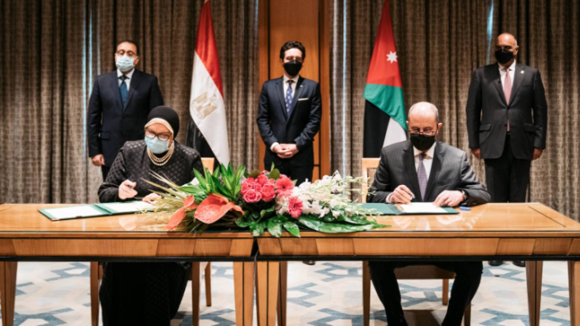 ولي العهد يشهد توقيع مذكرتي تفاهم وبرنامج تنفيذي بين الأردن ومصر