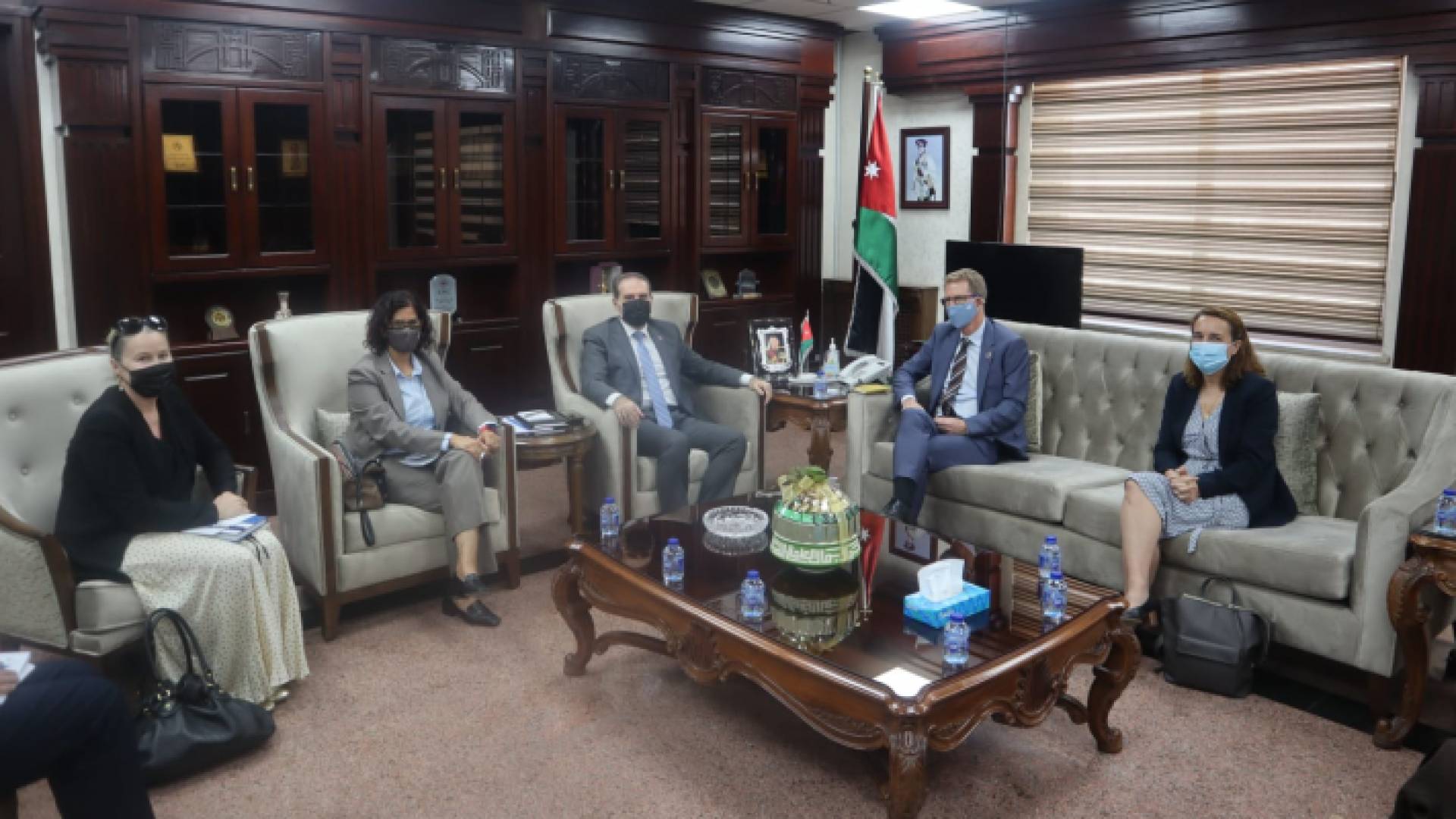 الهواري يبحث تعزيز سبل التعاون مع المنسق المقيم للأمم المتحدة ومنسق الشؤون الإنسانية في الأردن