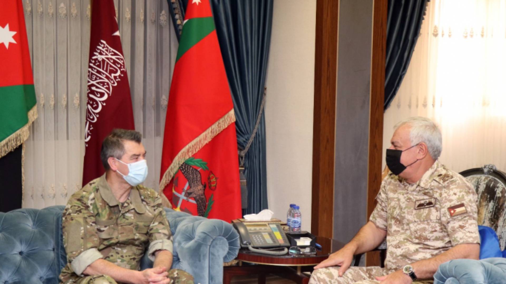 اللواء الركن يوسف الحنيطي يلتقي بقائد العمليات الخاصة الفرنسية