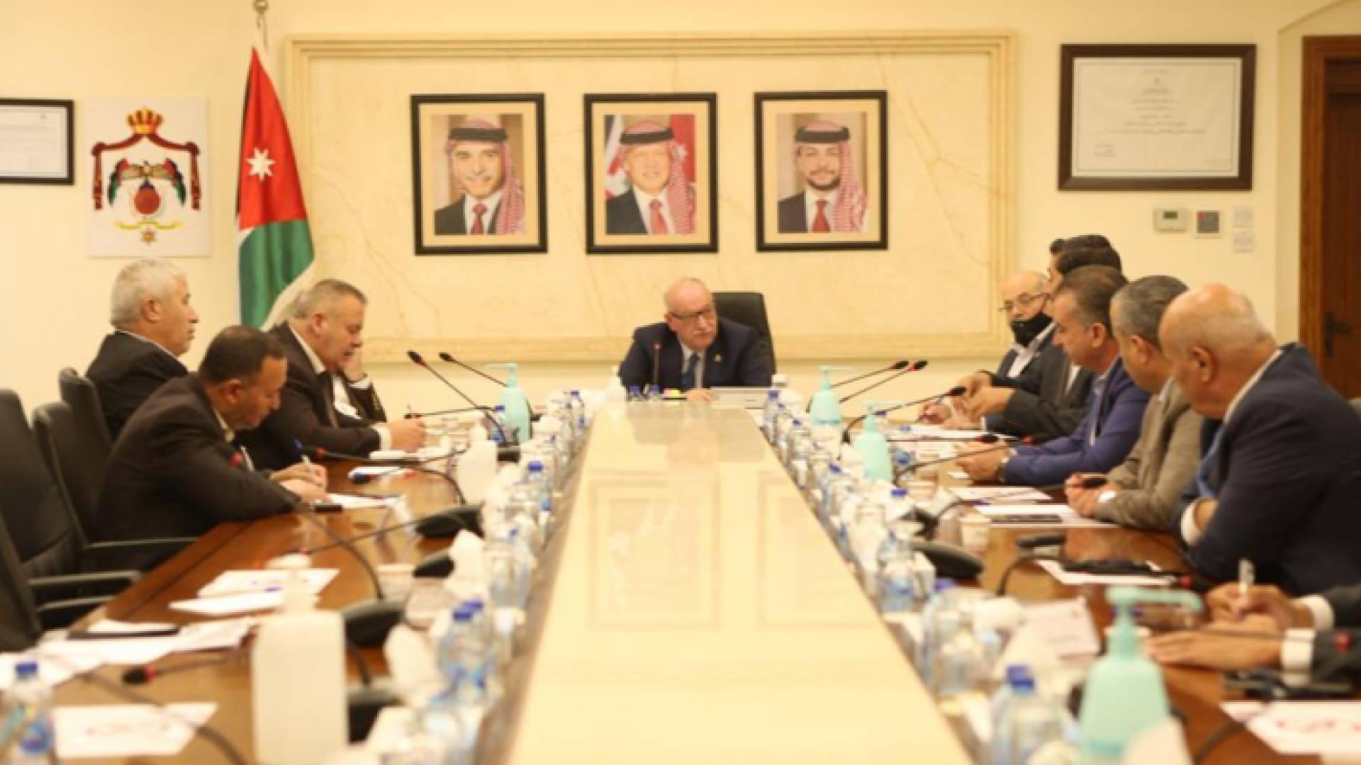 الكسبي يبحث مع نواب الكرك المشاريع التي تنوي الاشغال العمل عليها في المحافظة