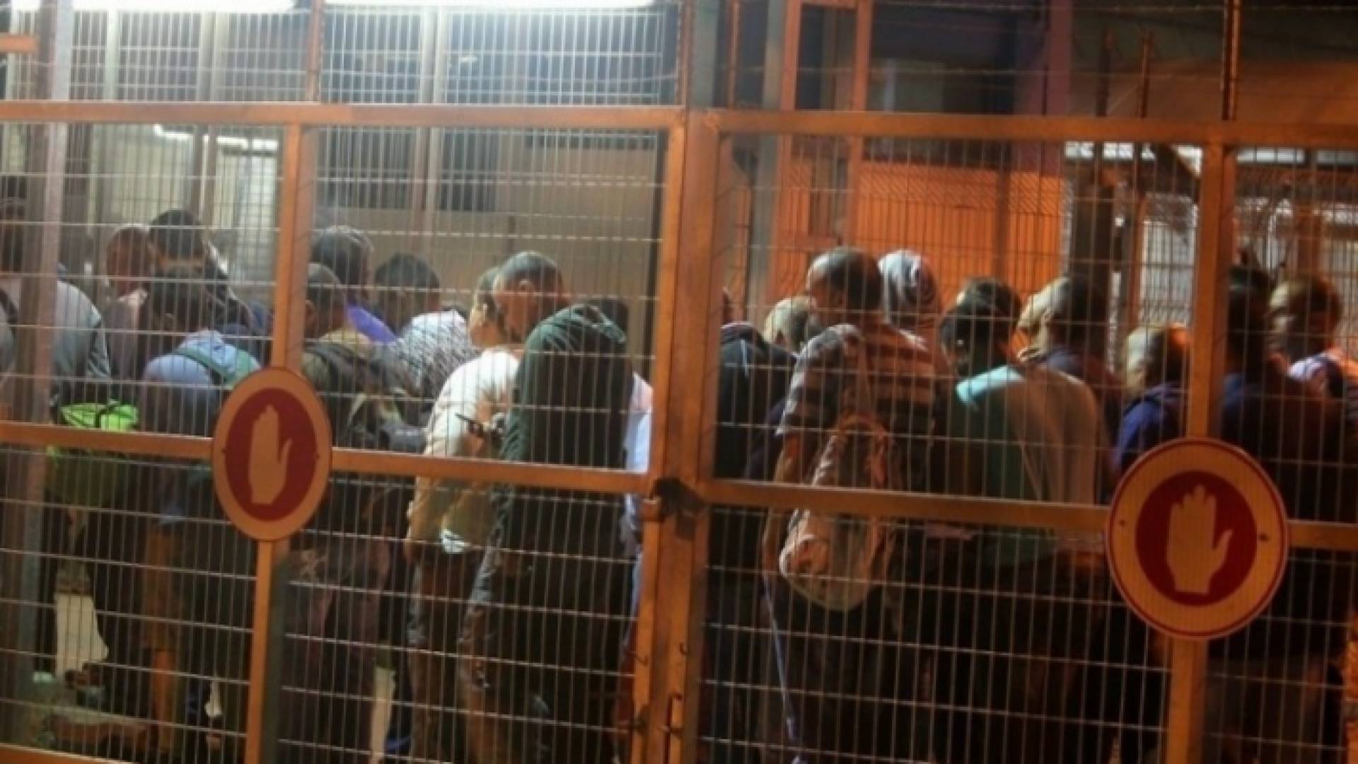 الاحتلال يعتقل 73 فلسطينيا عند معبر "ميتار"