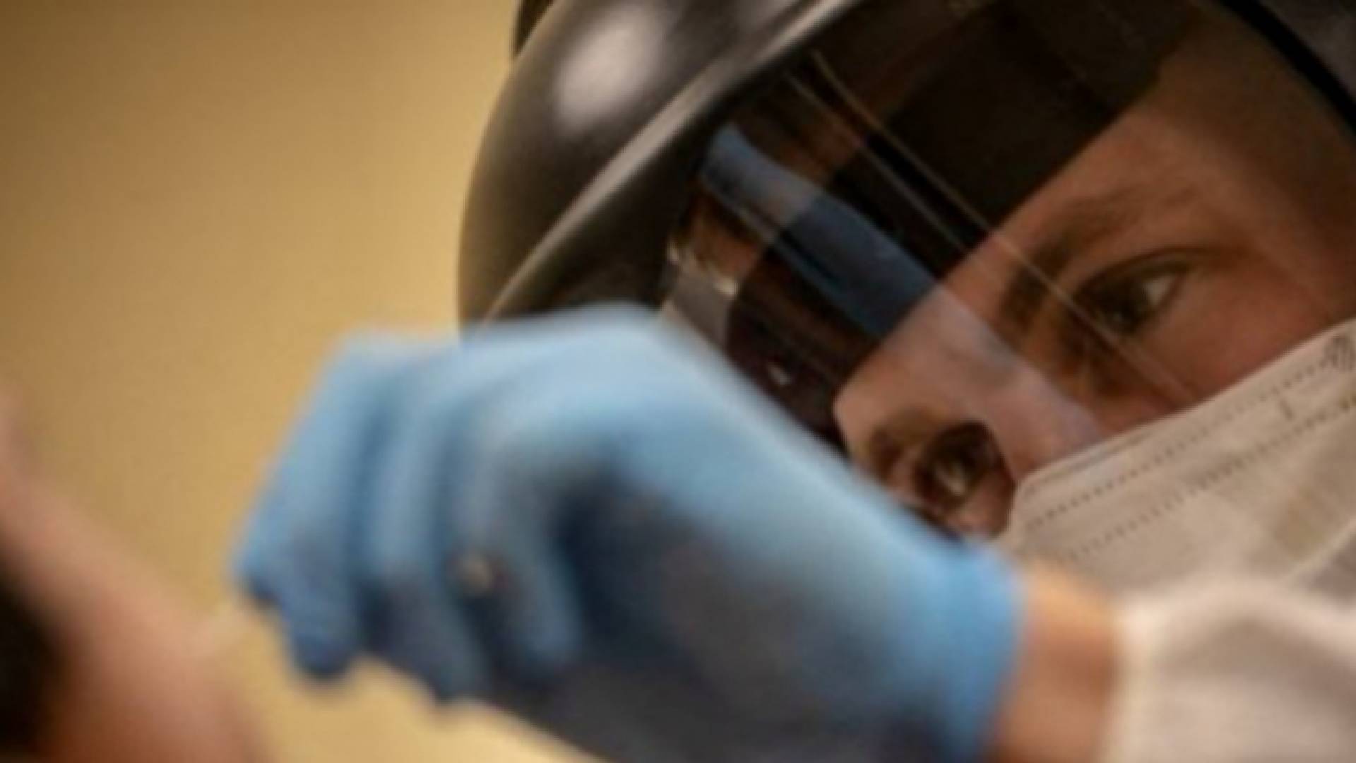 عامل في القطاع الصحي الفلسطيني - أرشيفية