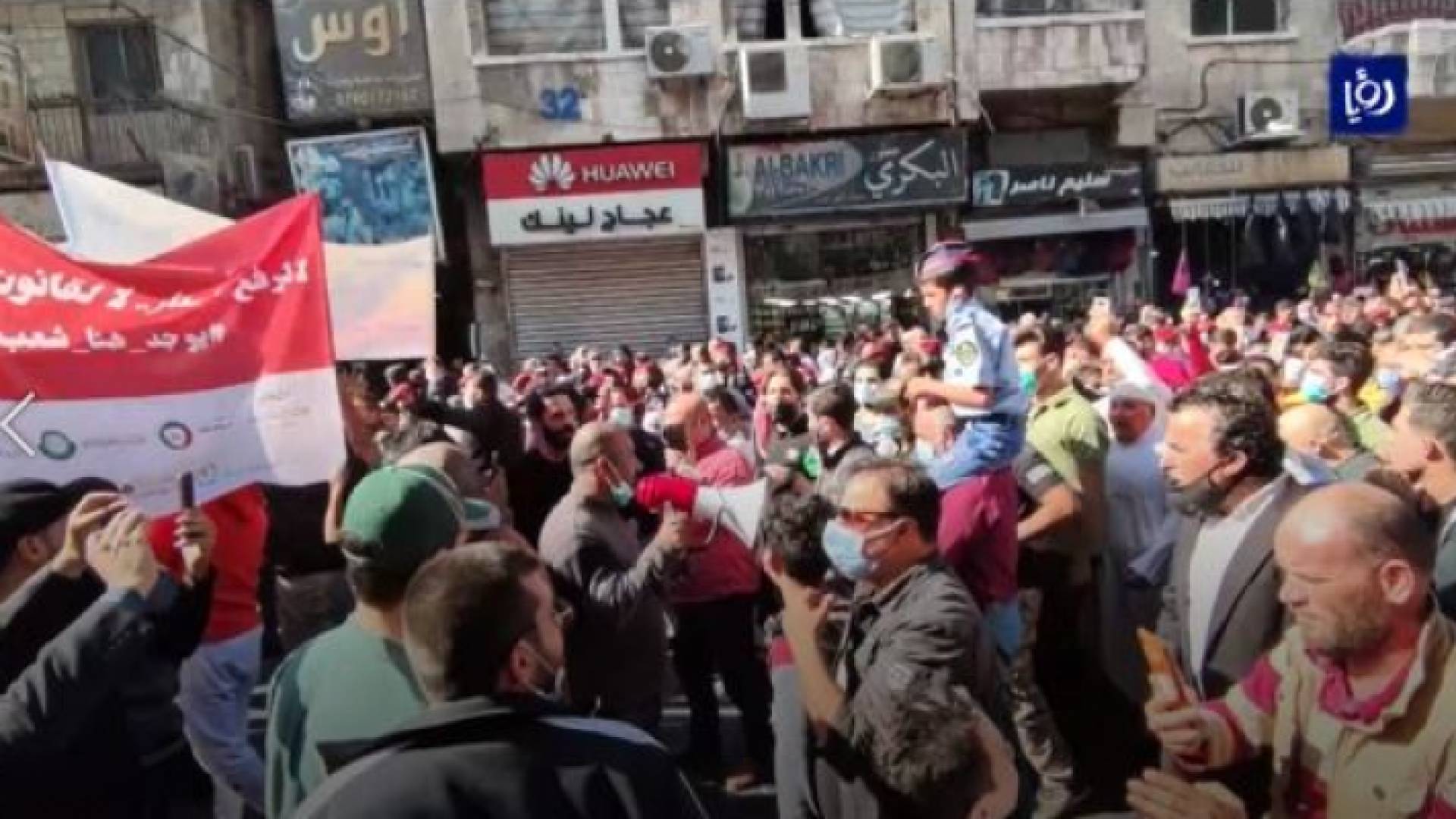 فعاليات شعبية وحزبية تطالب وقف العمل بقانون الدفاع