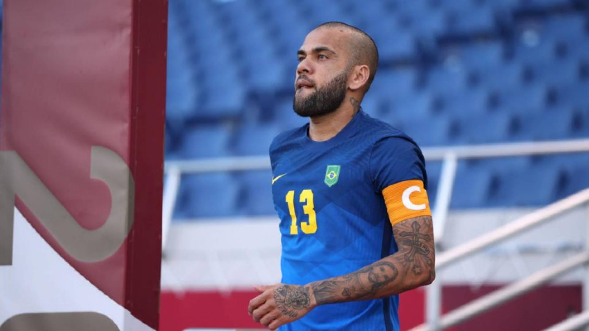 برشلونة يعلن رسميا عودة داني ألفيس إلى صفوفه