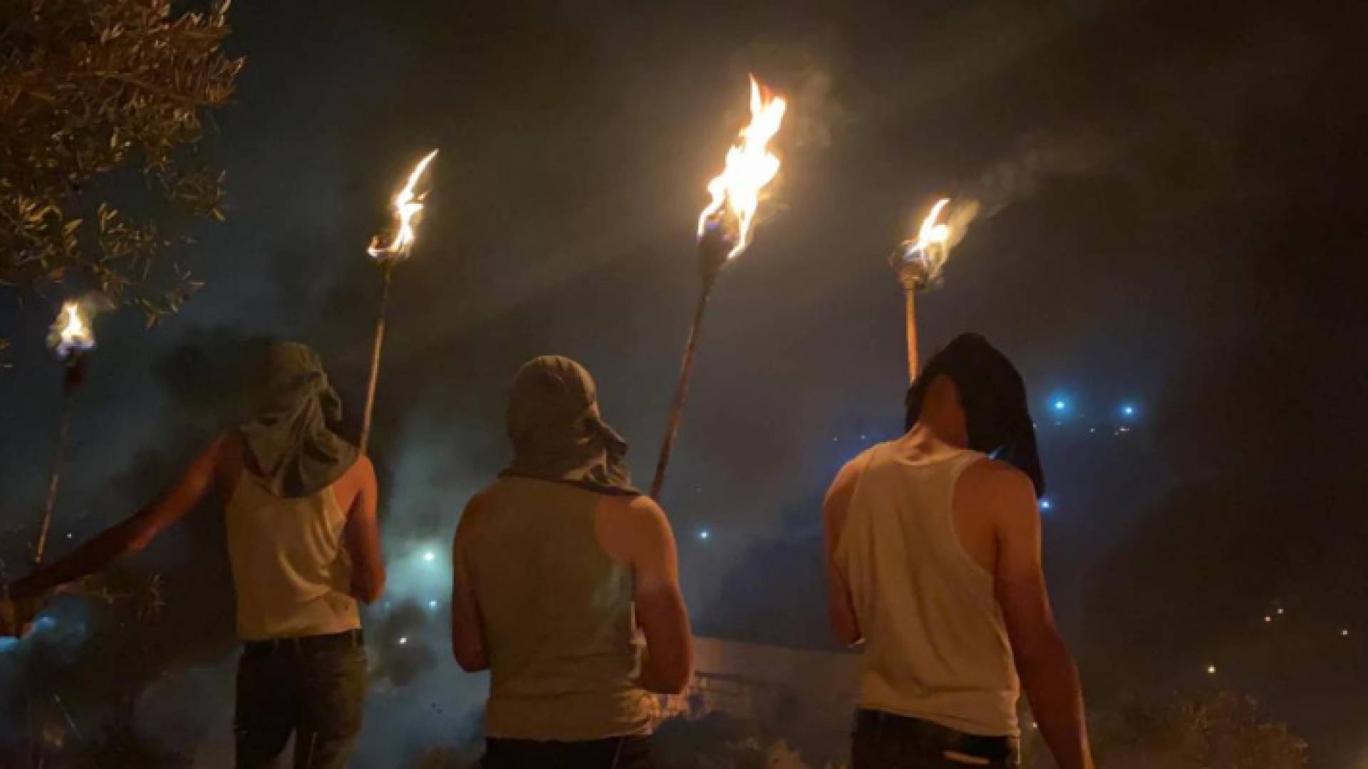 أهالي بلدة بيتا يحيون "الفجر العظيم" على جبل صبيح