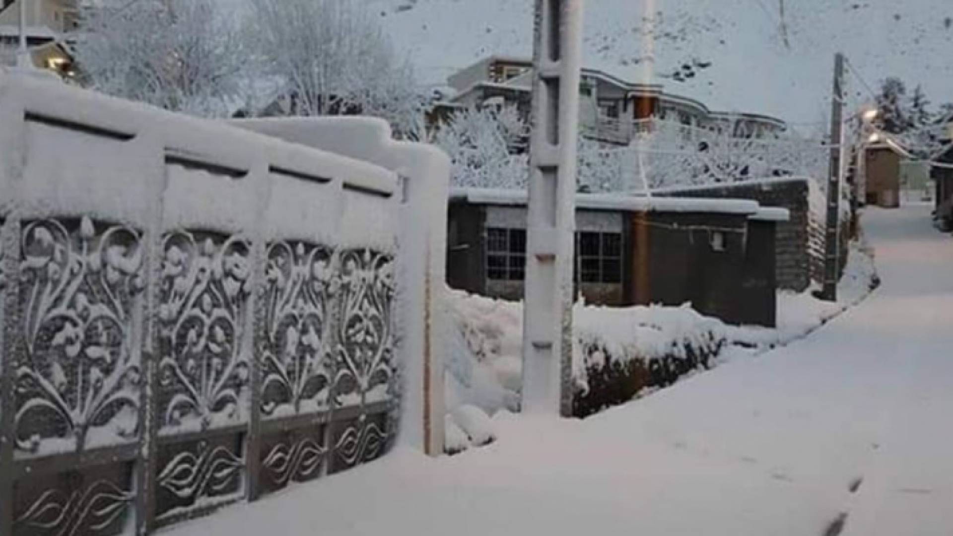 ثلوج على منطقة حاج عمران العراقية