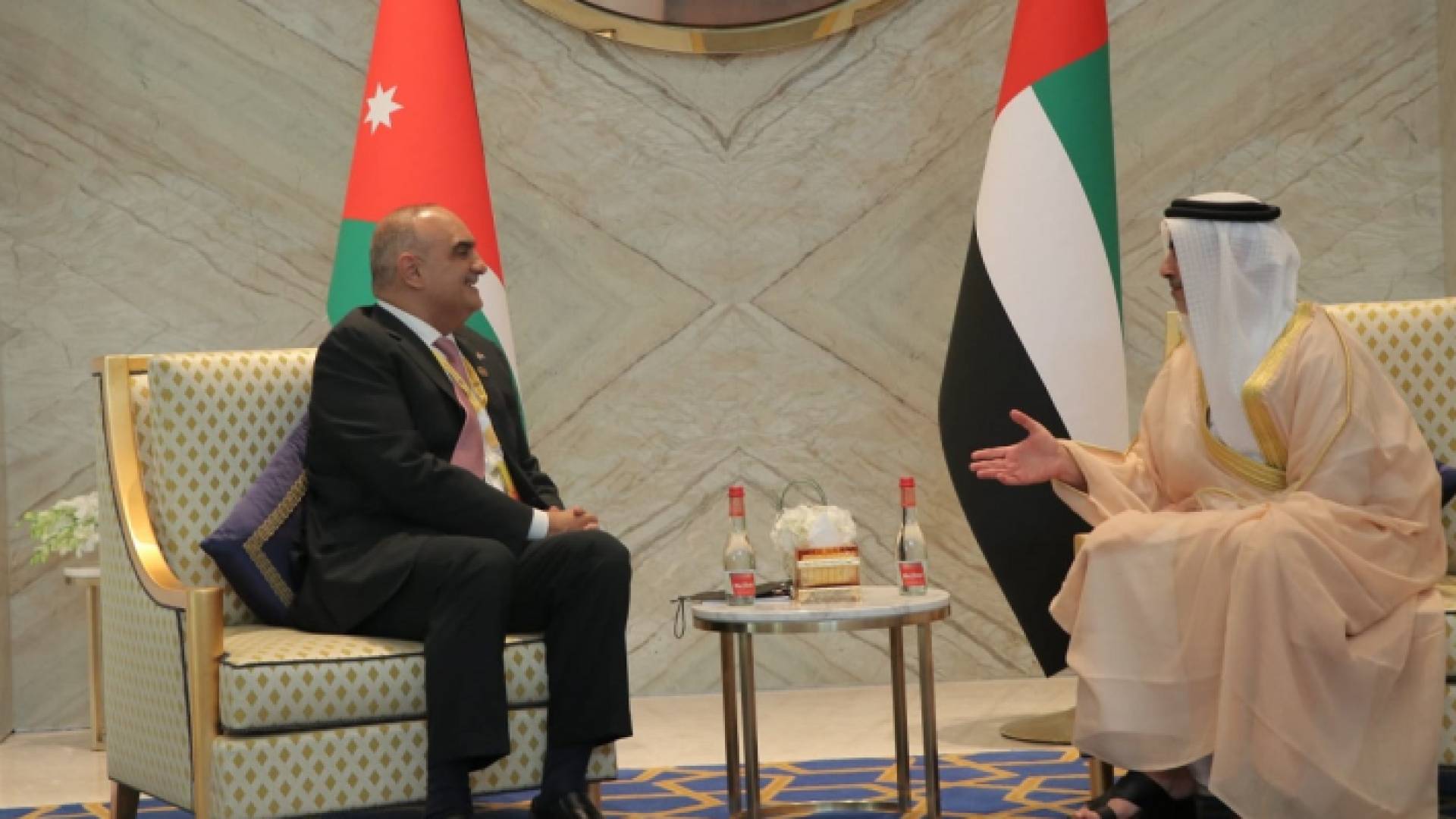 الخصاونة يلتقي نائب رئيس الوزراء وزير الداخلية الإماراتي