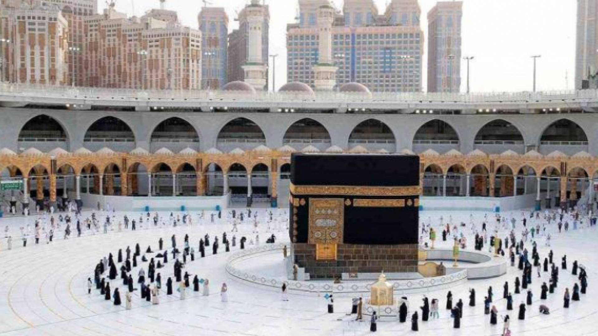 وصول أولى رحلات العمرة برا للسعودية