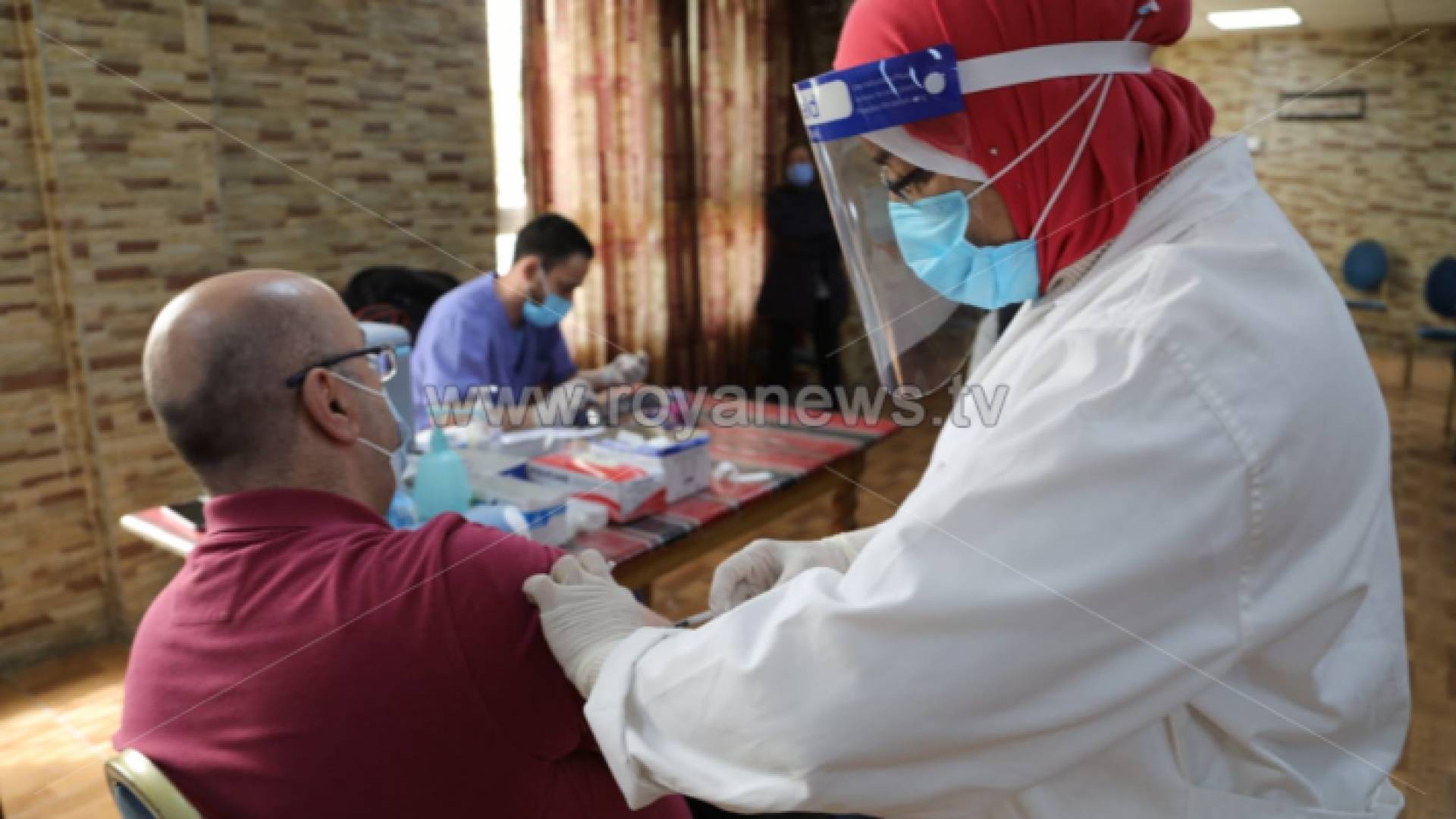 الصورة من احد مراكز التطعيم