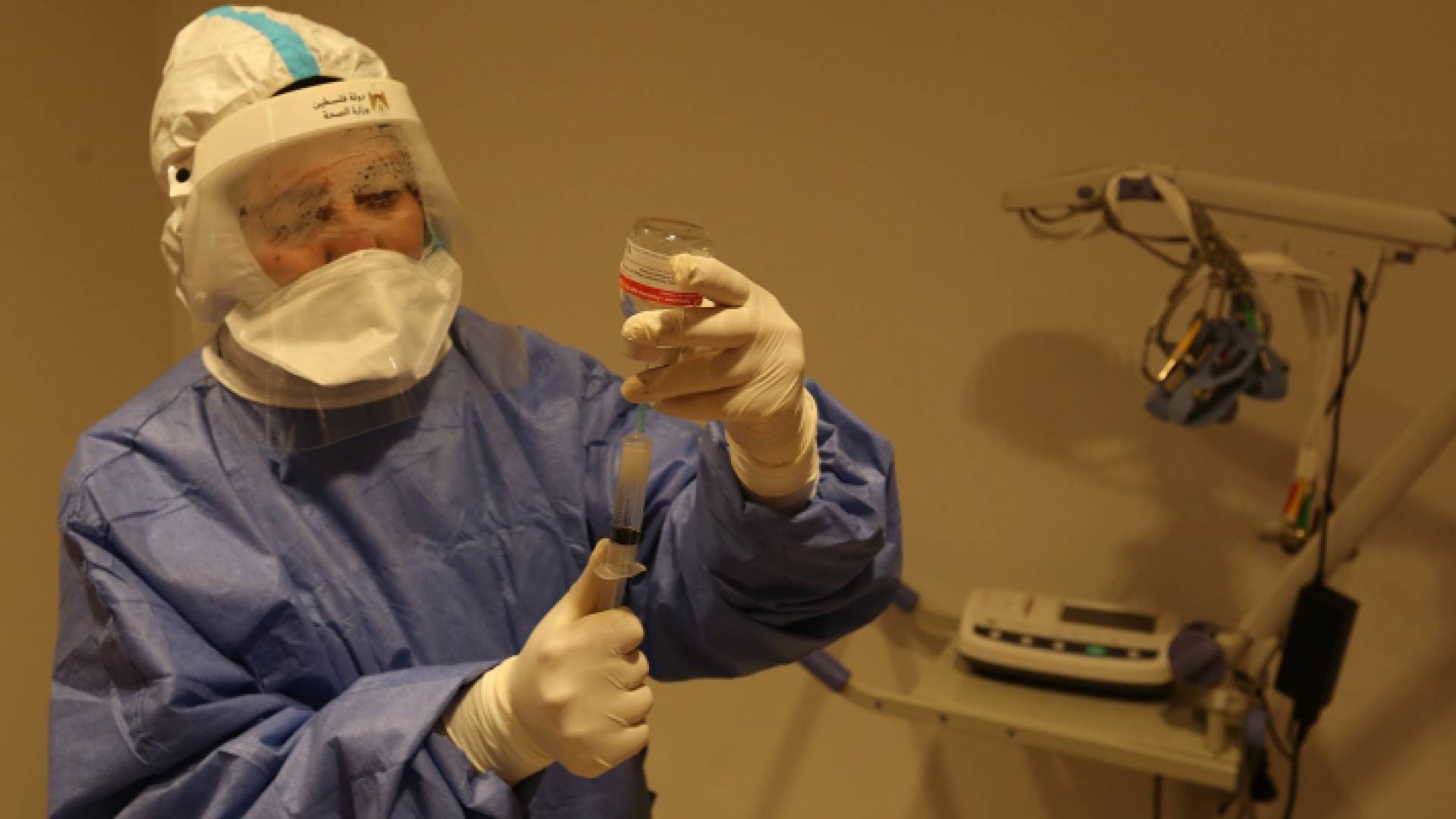 عامل في القطاع الصحي الفلسطيني - أرشيفية