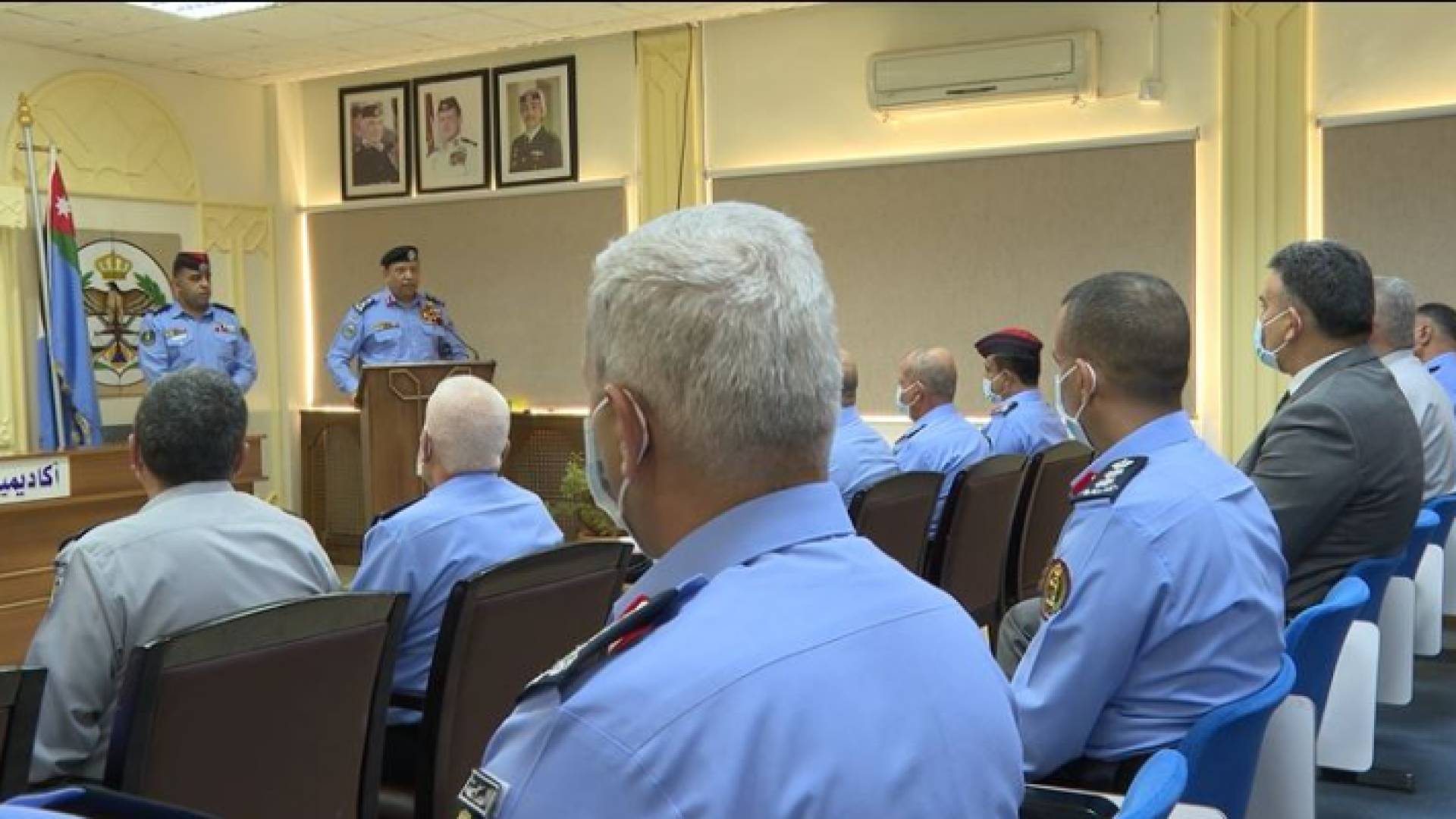 الحواتمة يفتتح دورة الإدارة الشرطية العليا للضباط في أكاديمية الشرطة الملكية