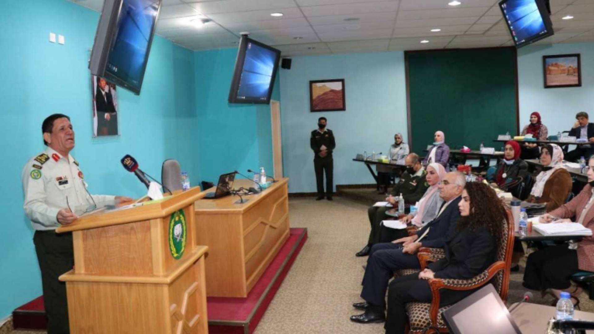 افتتاح برنامج القيادات الحكومية الثاني في كلية الدفاع الوطني الملكية الأردنية