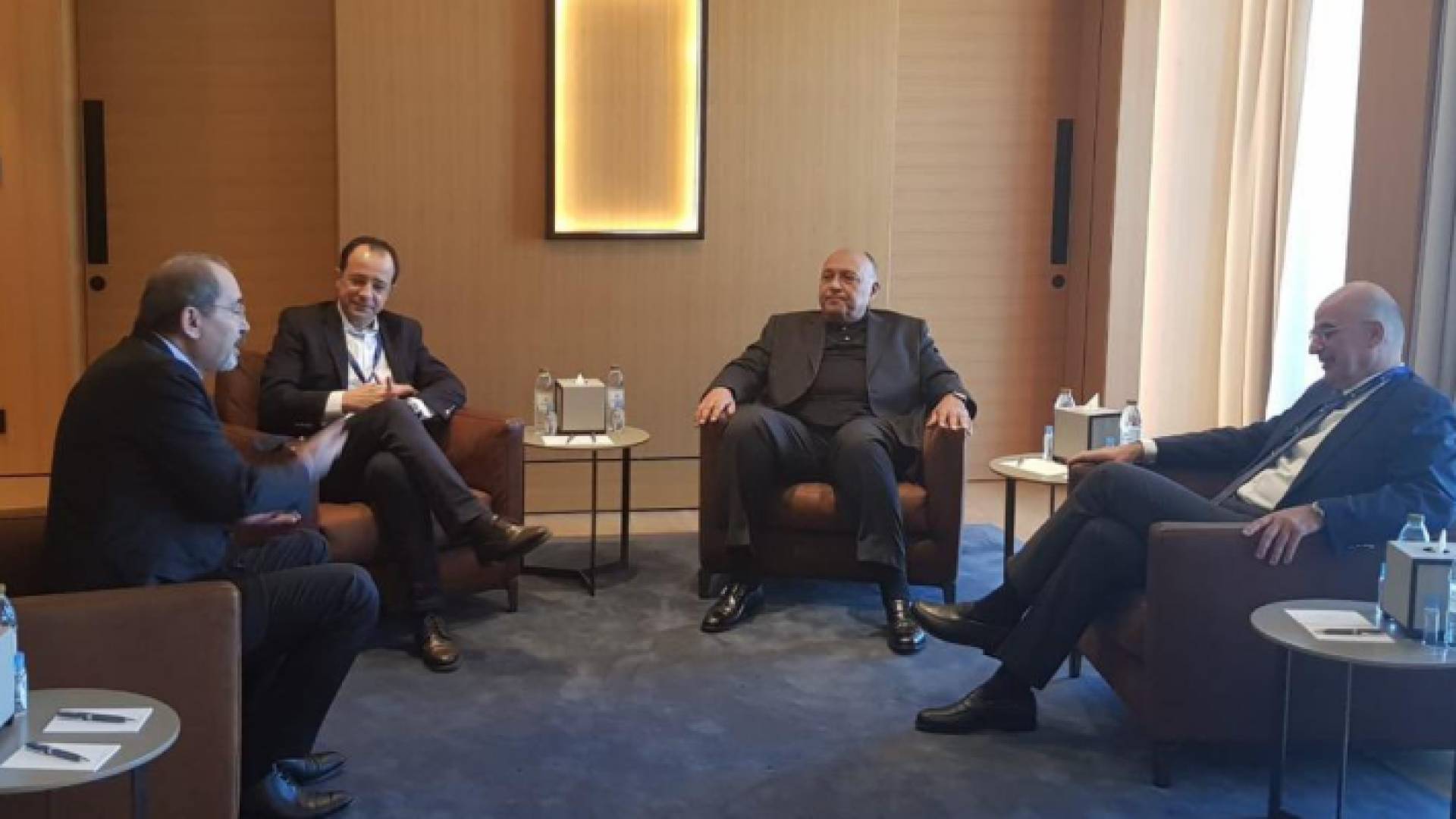 وزير الخارجية الصفدي مع نظرائه المصري واليوناني والقبرصي في دبي (تويتر)