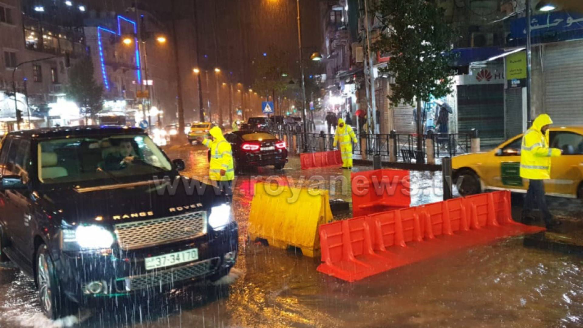 مصدات مائية تعمل على تخفيف حدة جريان مياه الأمطار