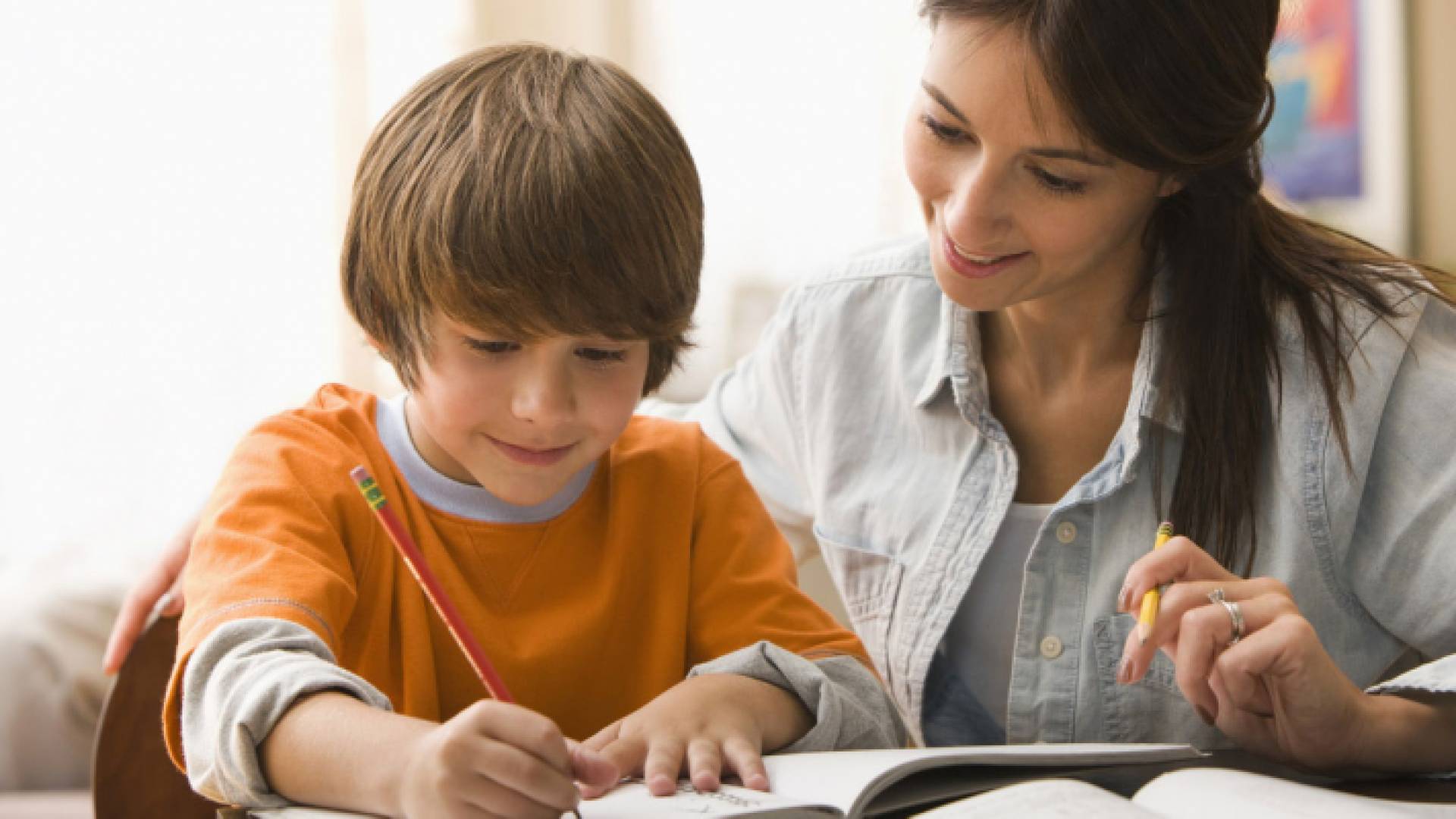 أم تعلم ابنها