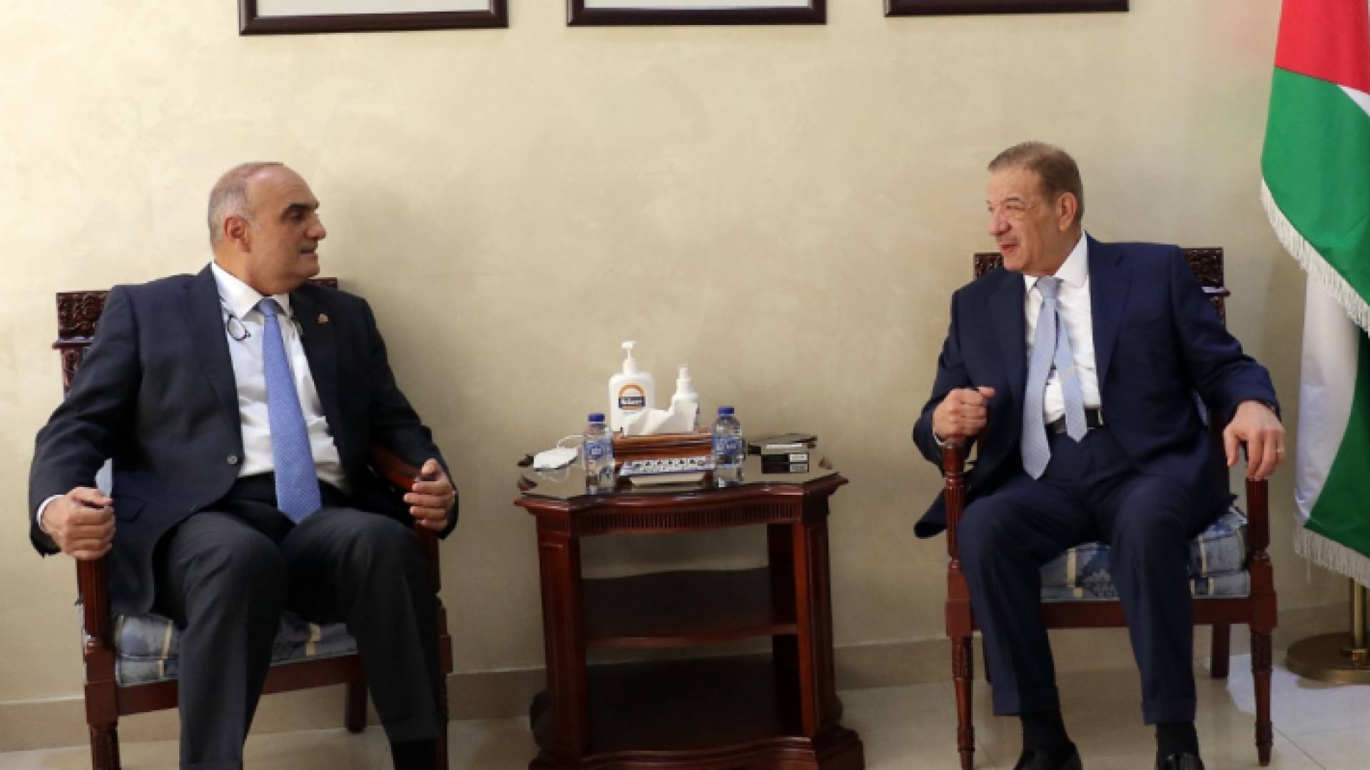 خلال اللقاء