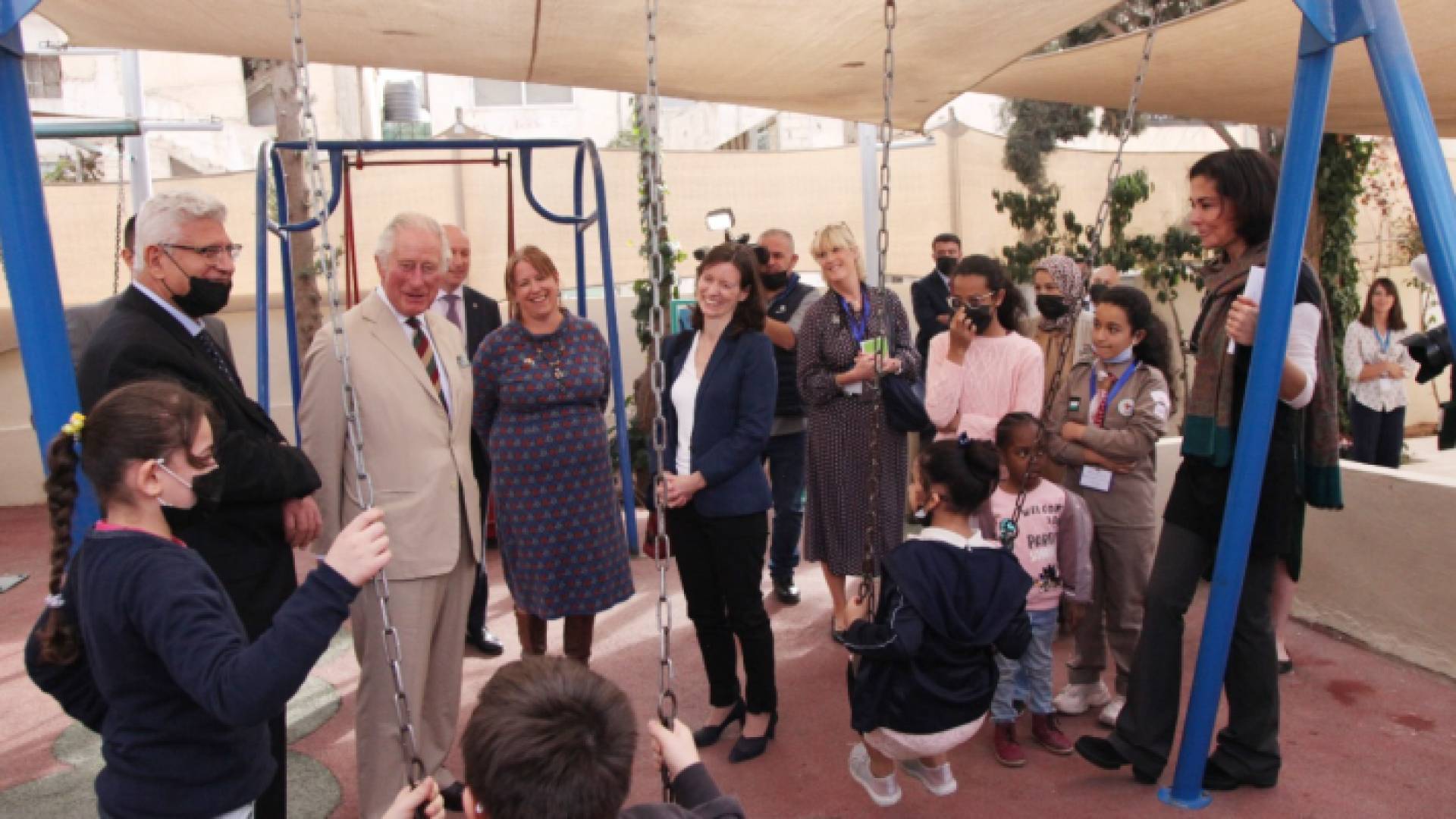 الأمير تشارلز يزور مركز النزهة للدعم المجتمعي