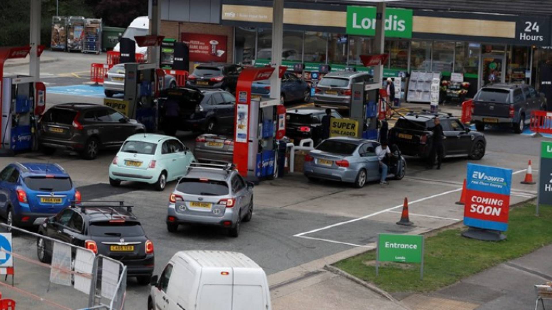 محطة وقود في أمريكا - ارشيفية