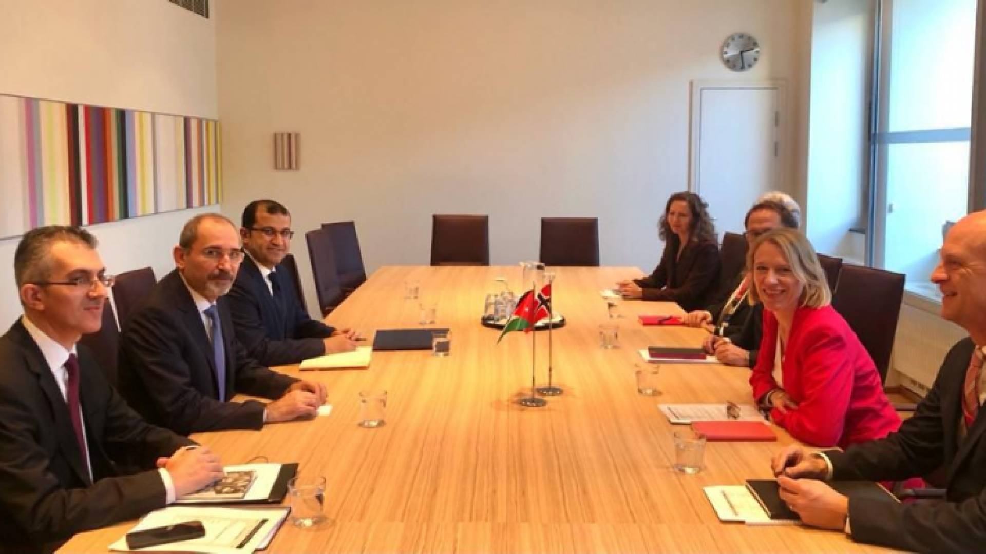 الصفدي يجري مباحثات مع وزيرة الخارجية النرويجية