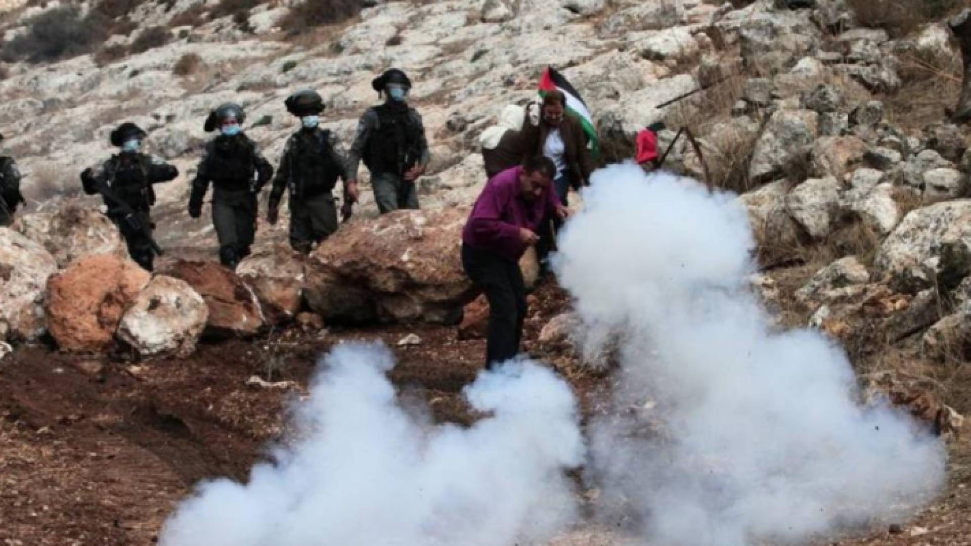 الاحتلال يقمع مسيرة سلمية بلدتي بيتا وبيت دجن