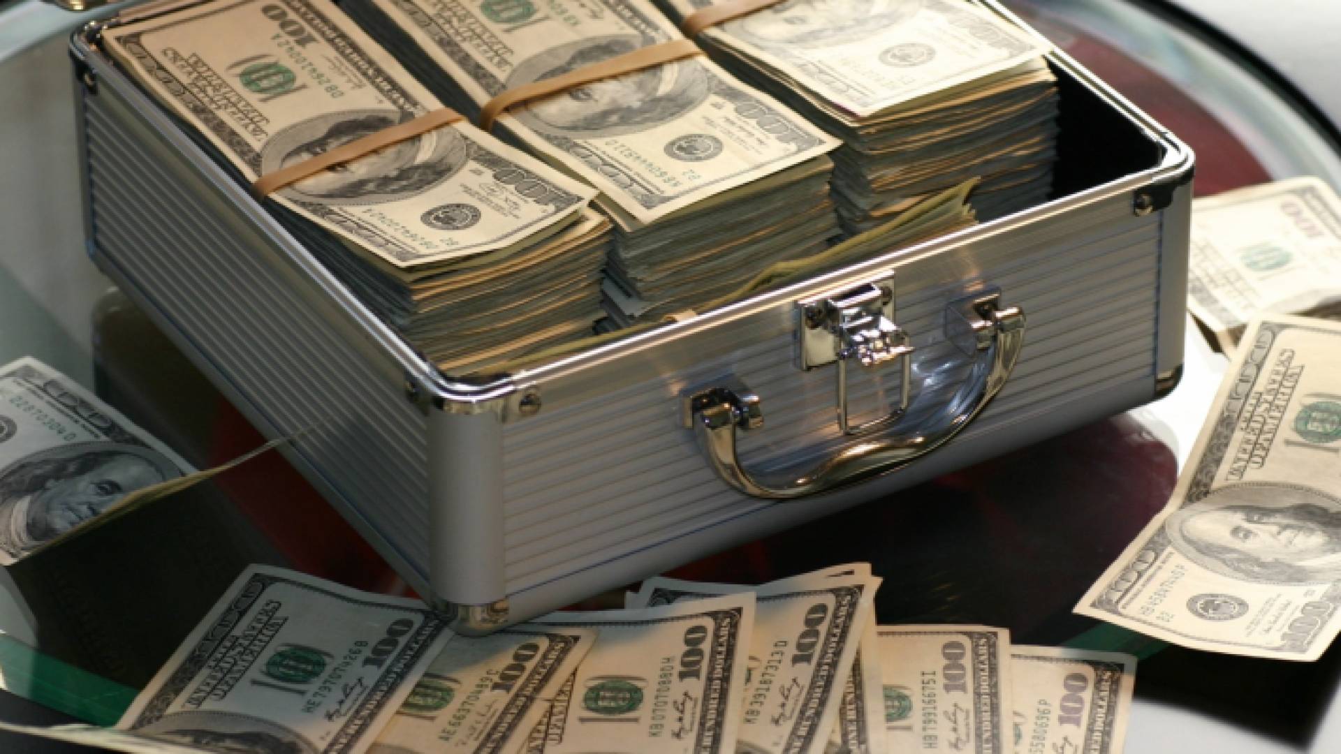 حقيبة دولارات