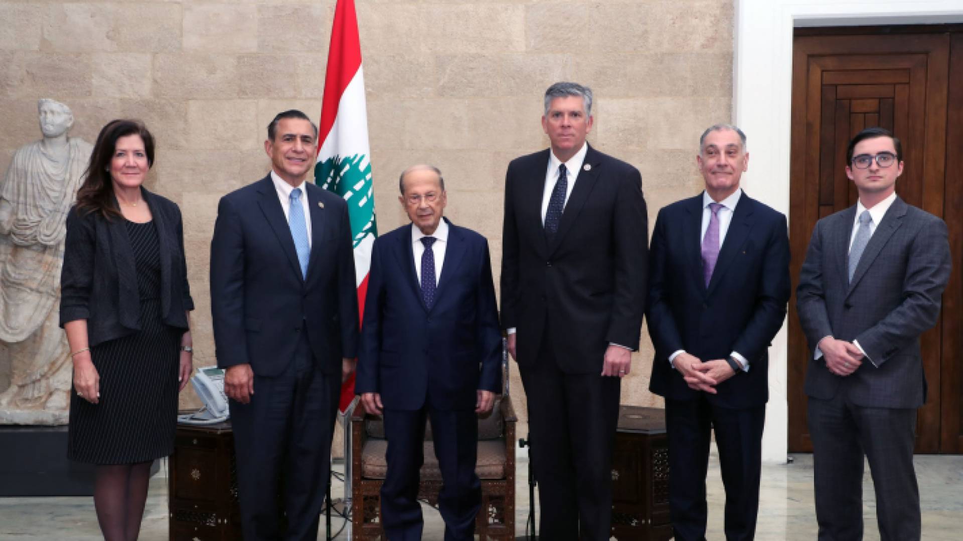 الرئيس اللبناني ميشال عون مع الوفد الأمريكي