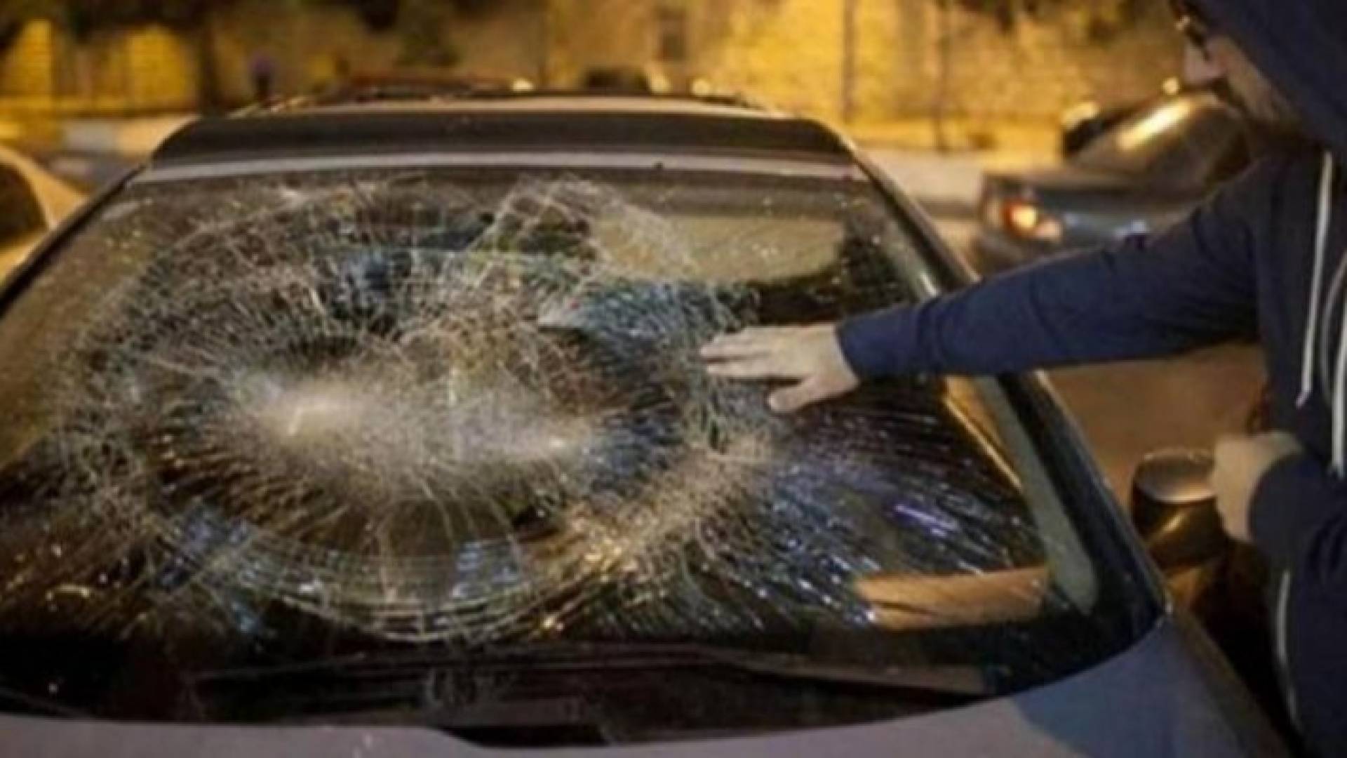 المستوطنون يرشقون مركبات الفلسطينيين بالحجارة ويغلقون طرقا بالضفة - ارشيفية