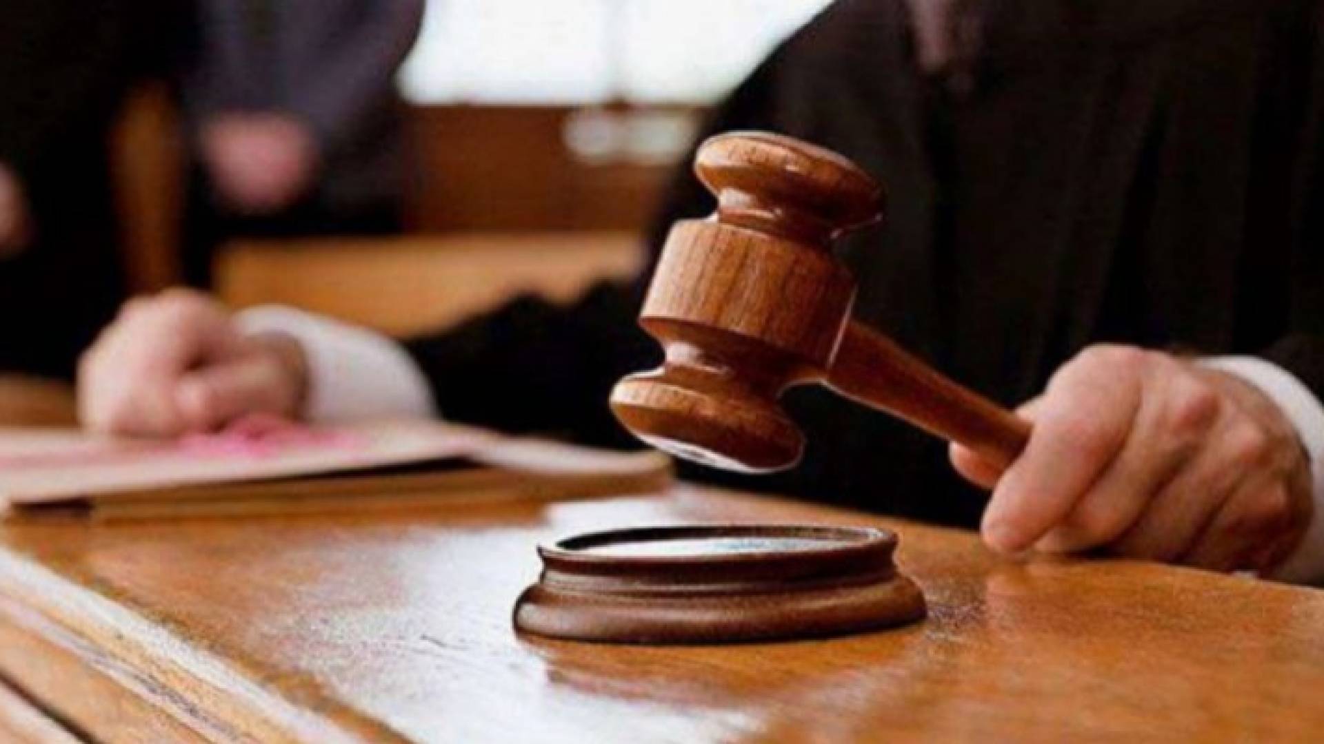 مطرقة قاض - تعبيرية