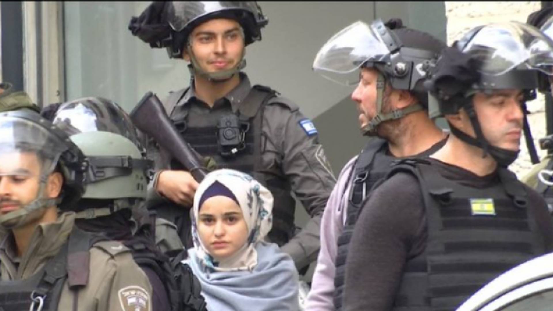 الاحتلال الإسرائيلي يفرج عن زوجة الشهيد فادي أبو شخيدم