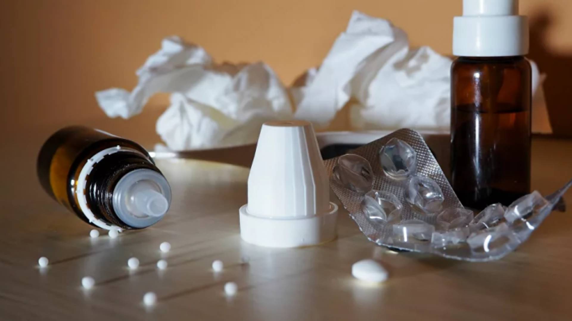 بخاخ وأدوية لعلاج نزلات البرد