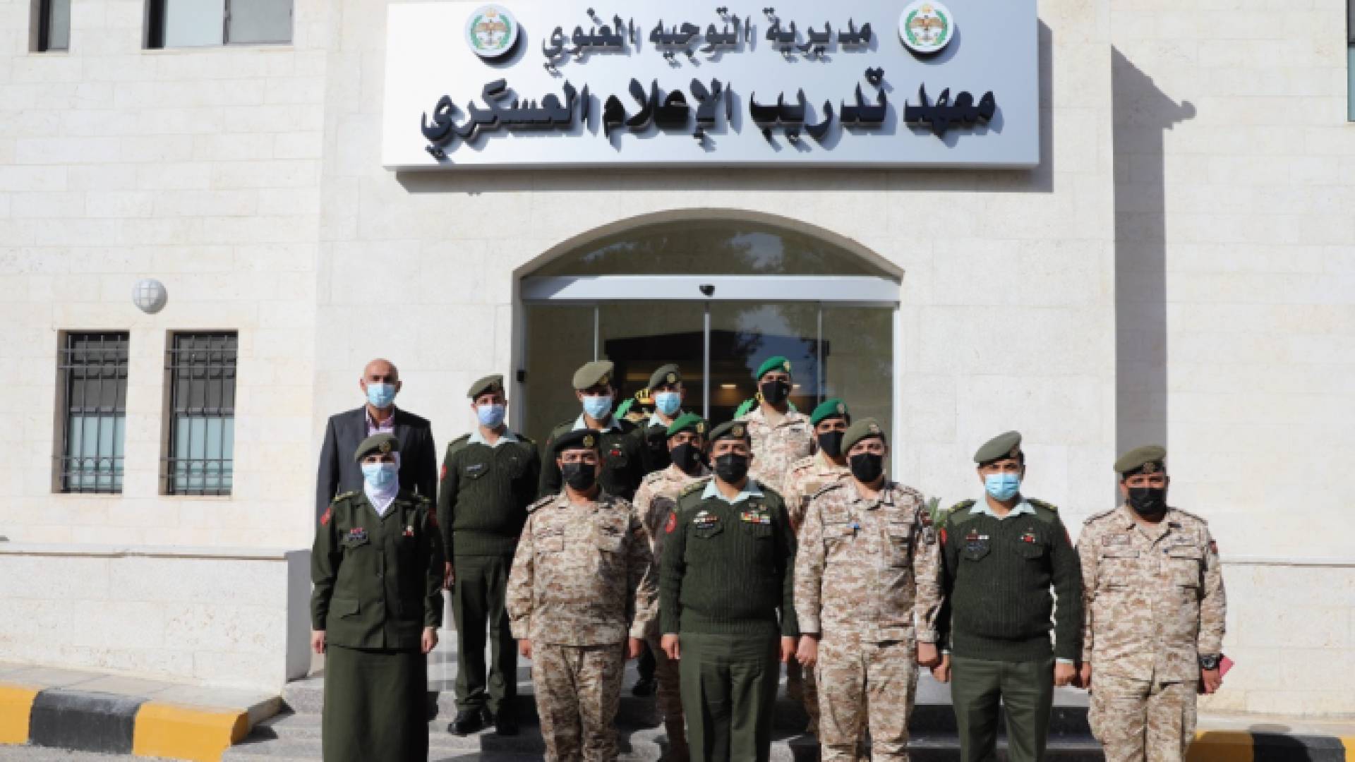 ضباط في مديرية التوجيه المعنوي