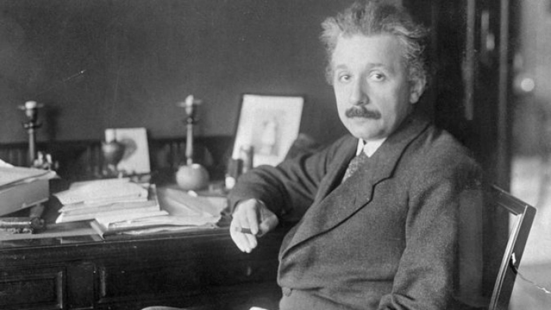 آلبرت أينشتاين