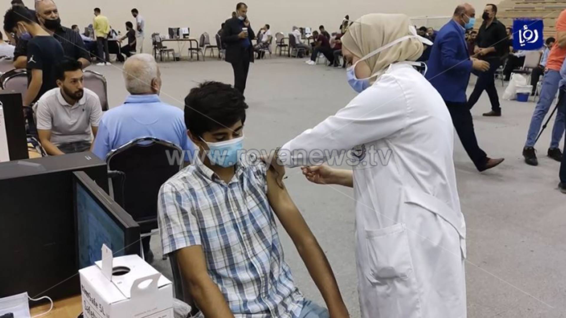 الصورة من احد مراكز التطعيم