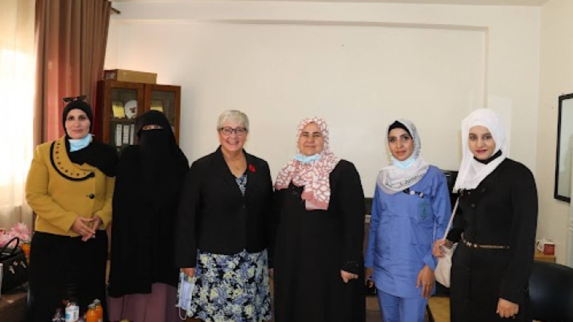 زيارة السفيرة الكندية لدى الأردن دونيكا إلى معهد تدريب مهني إربد