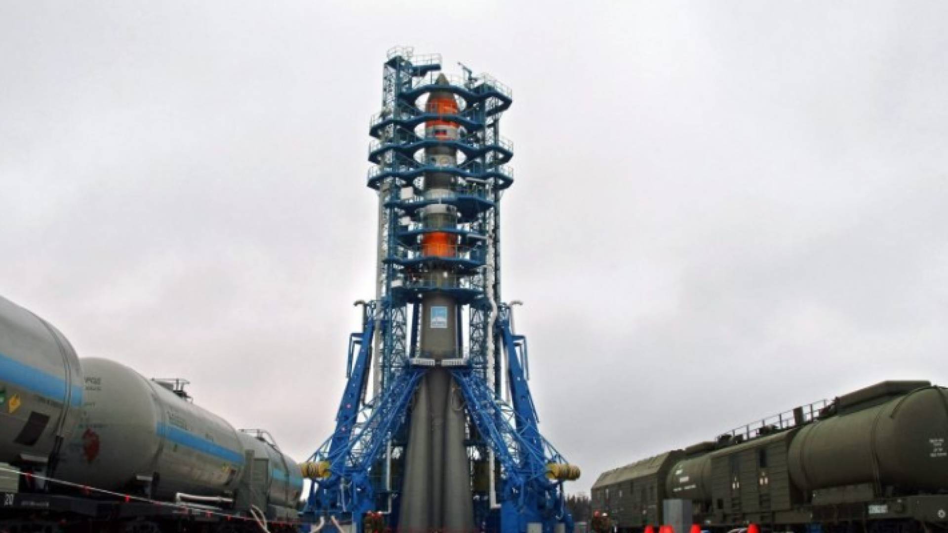 صاروخ على منصة الإطلاق بقاعدة بليسيتسك