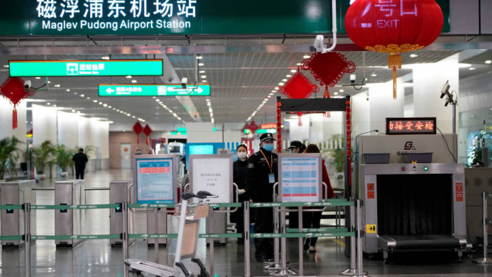 إلغاء مئات الرحلات الجوية بعد ارتفاع إصابات كورونا في شنغهاي