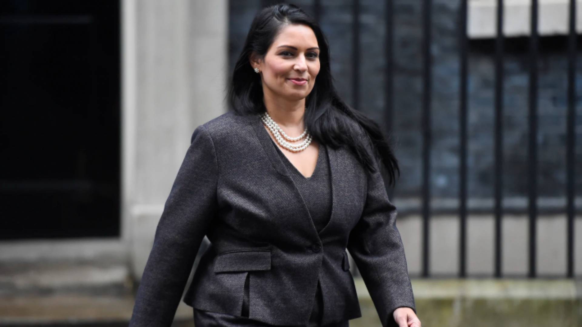 وزيرة الداخلية بريطانيا بريتي باتل