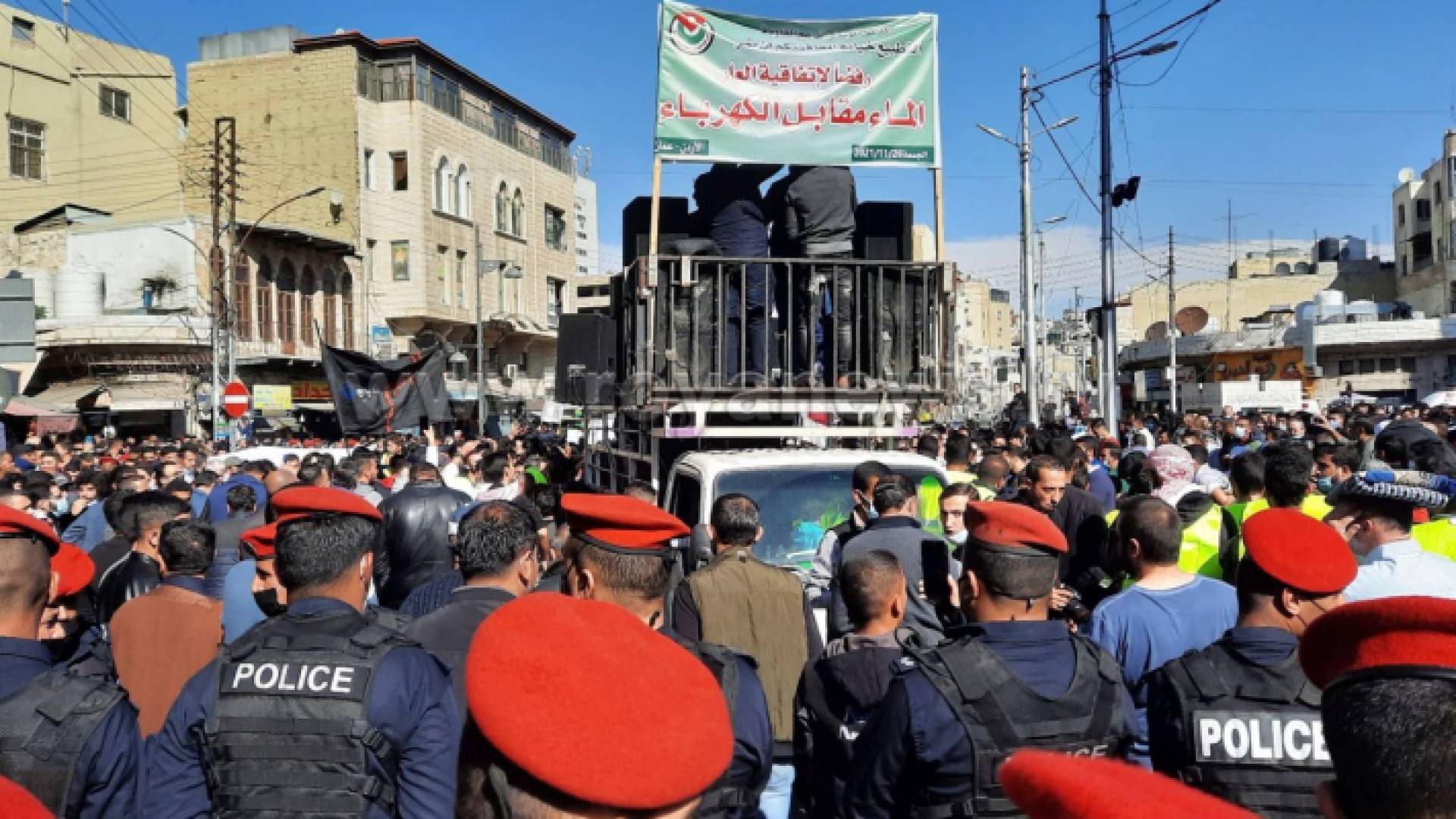 من المسيرة في وسط البلد