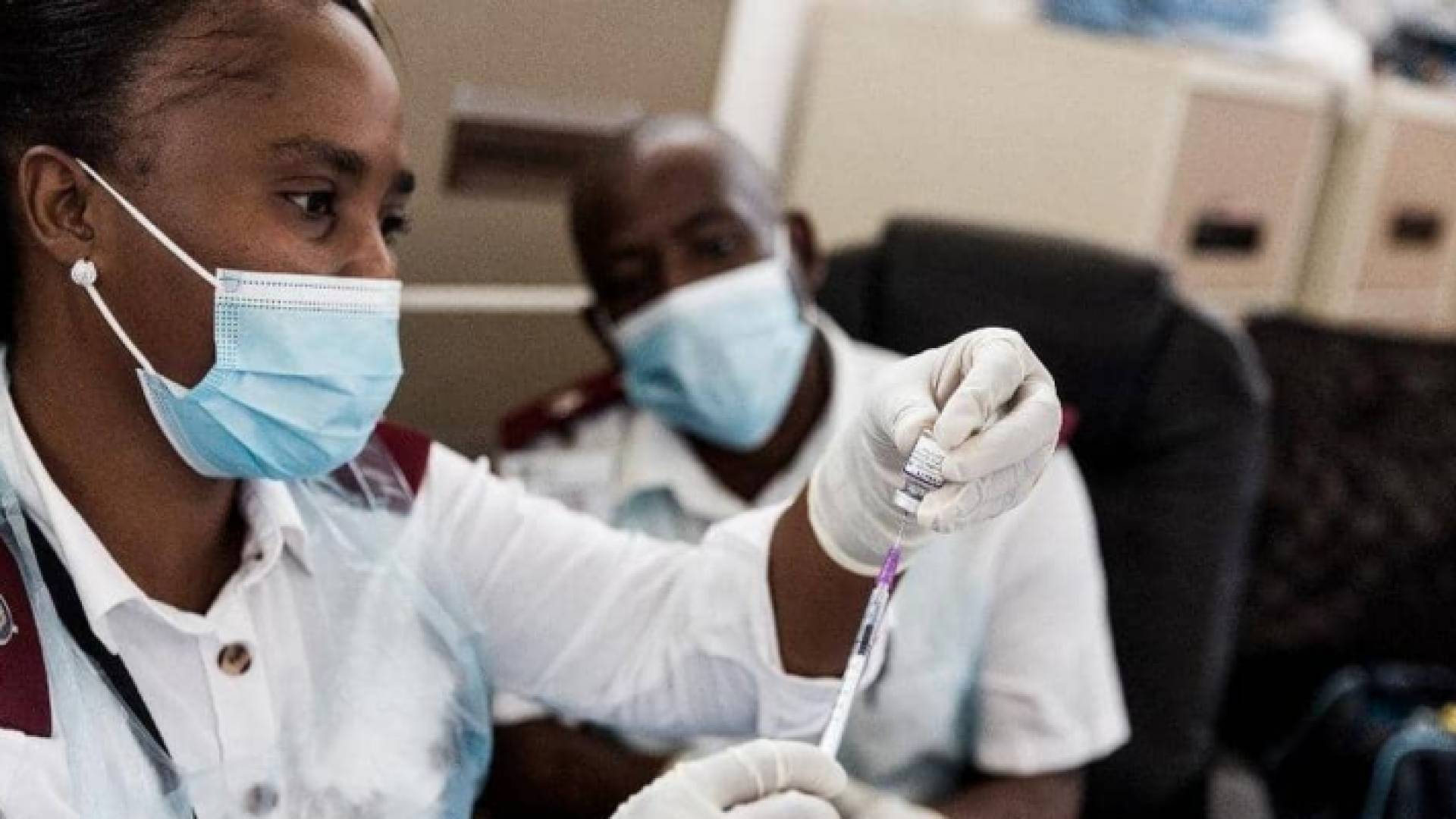 الوكالة الأوروبية للأدوية: من السابق لأوانه تكييف اللقاحات مع المتحورة الجديدة لكورونا